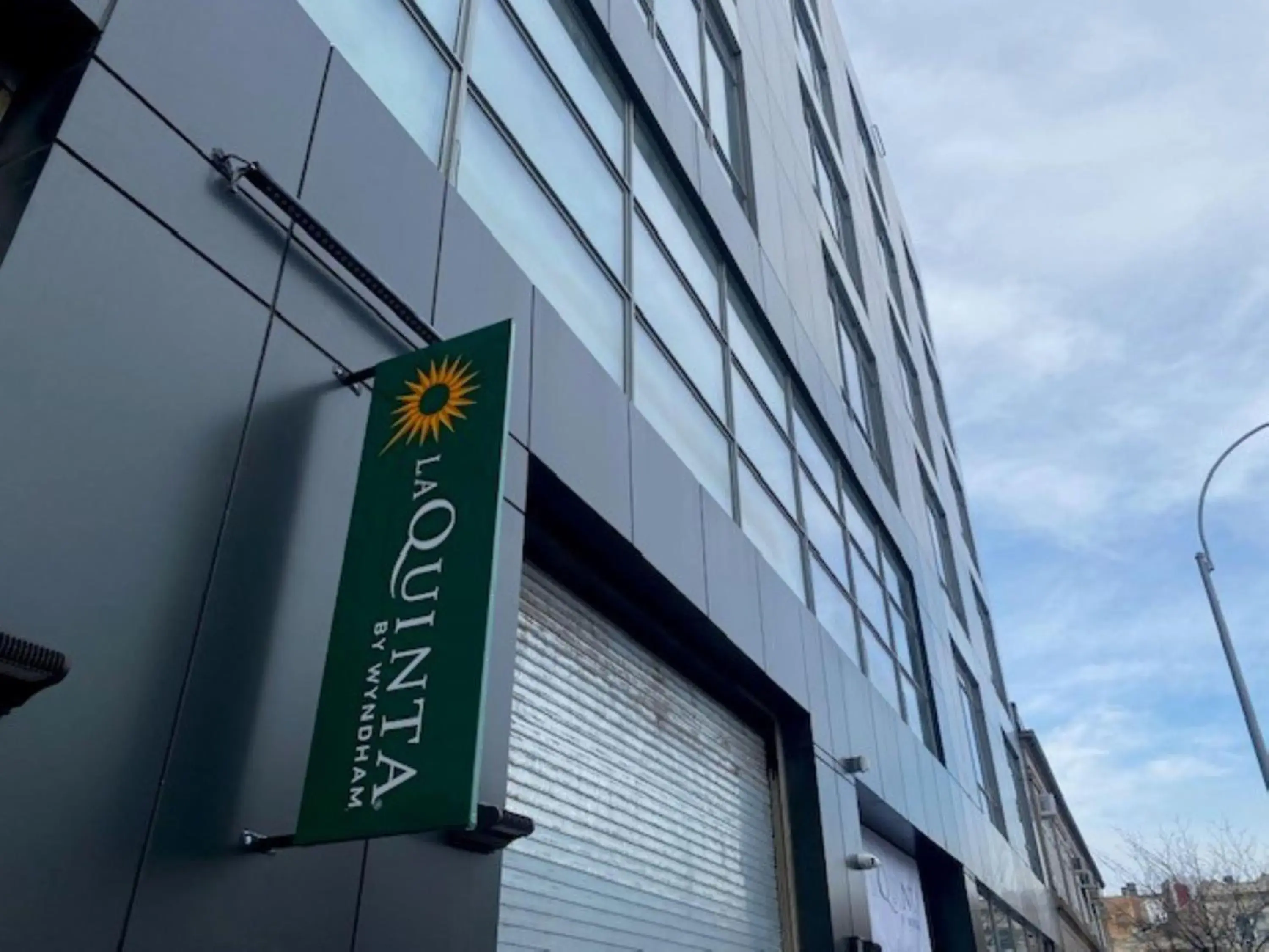 La Quinta Inn & Suites by Wyndham Jamaica NYC/JFK AirTrain La Quinta Inn & Suites by Wyndham Jamaica NYC/JFK AirTrain