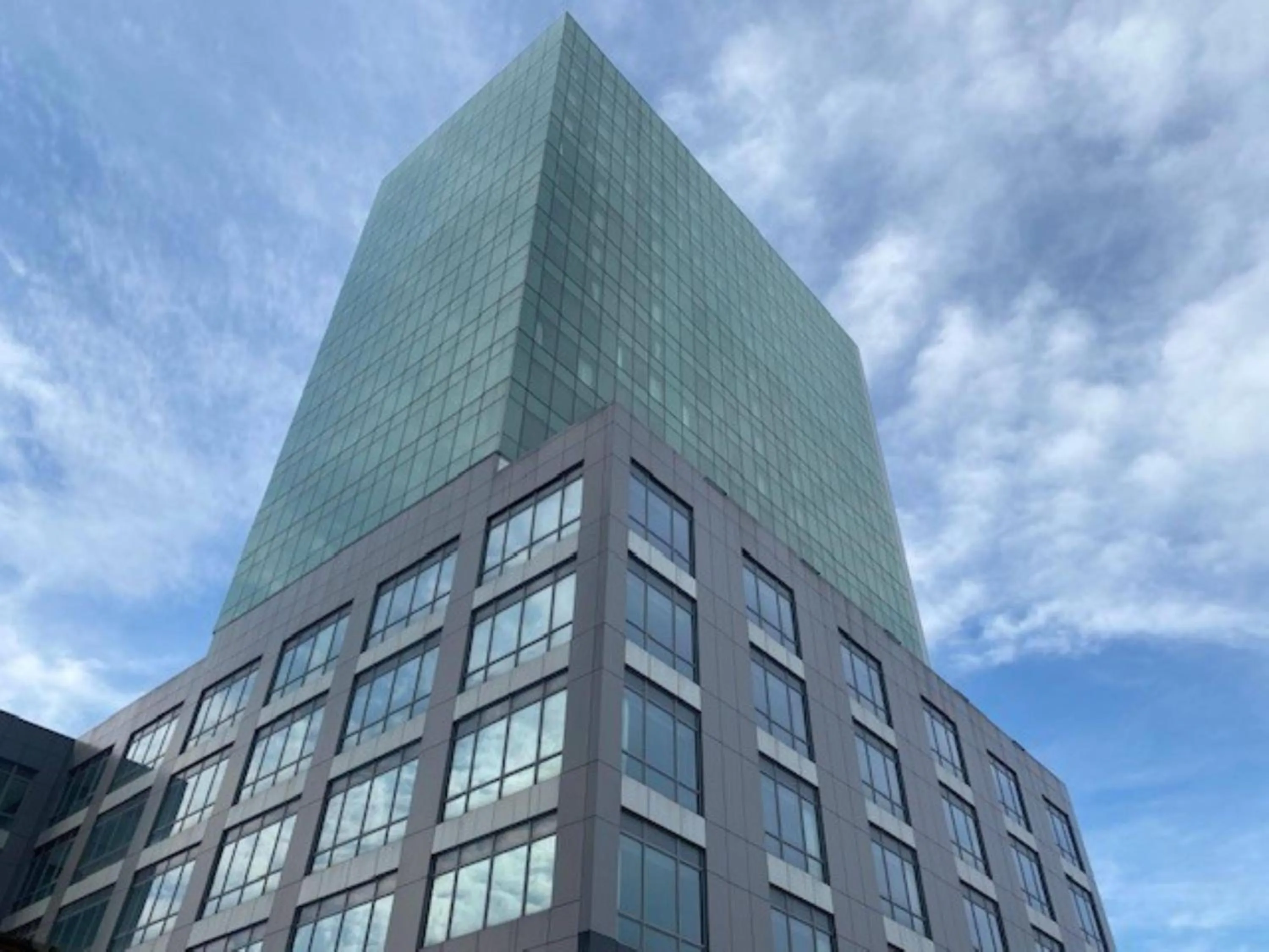 Property building in La Quinta Inn & Suites by Wyndham Jamaica NYC/JFK AirTrain