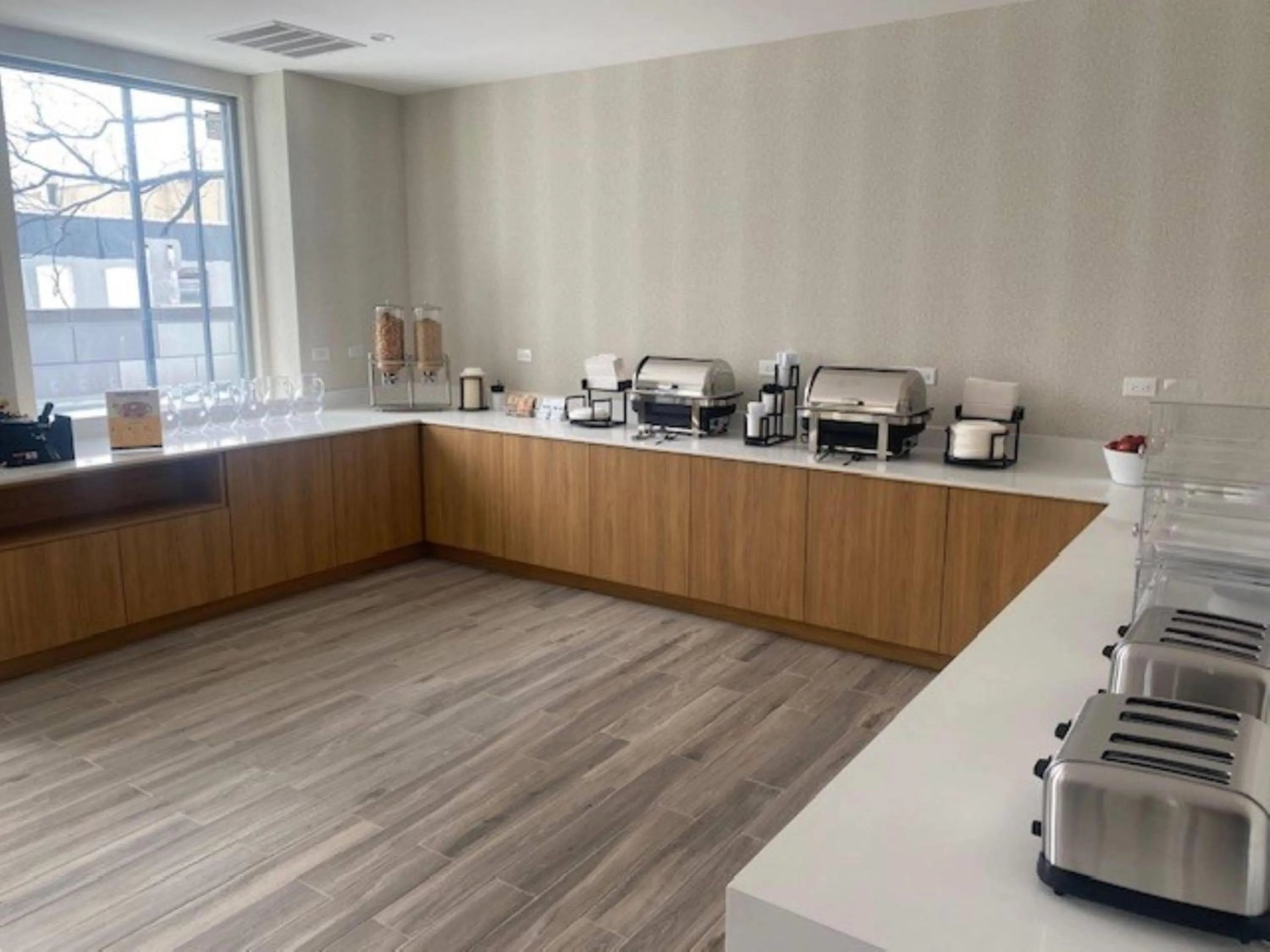 Restaurant/places to eat in La Quinta Inn & Suites by Wyndham Jamaica NYC/JFK AirTrain