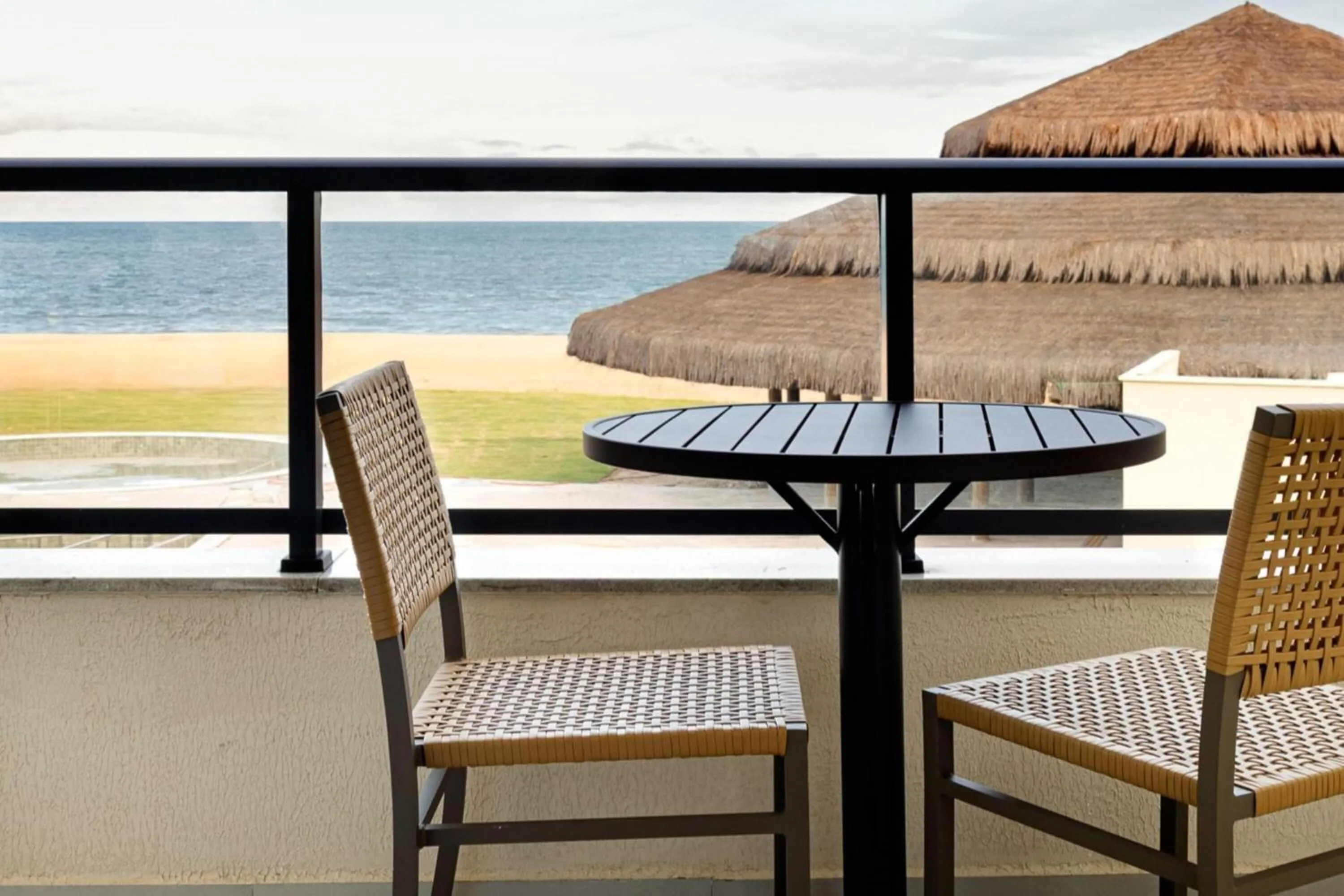 Queen Room with Sofa Bed and Pool View - single occupancy - Mobility Accessible/Non-Smoking in Wyndham Natal Pitangui Praia