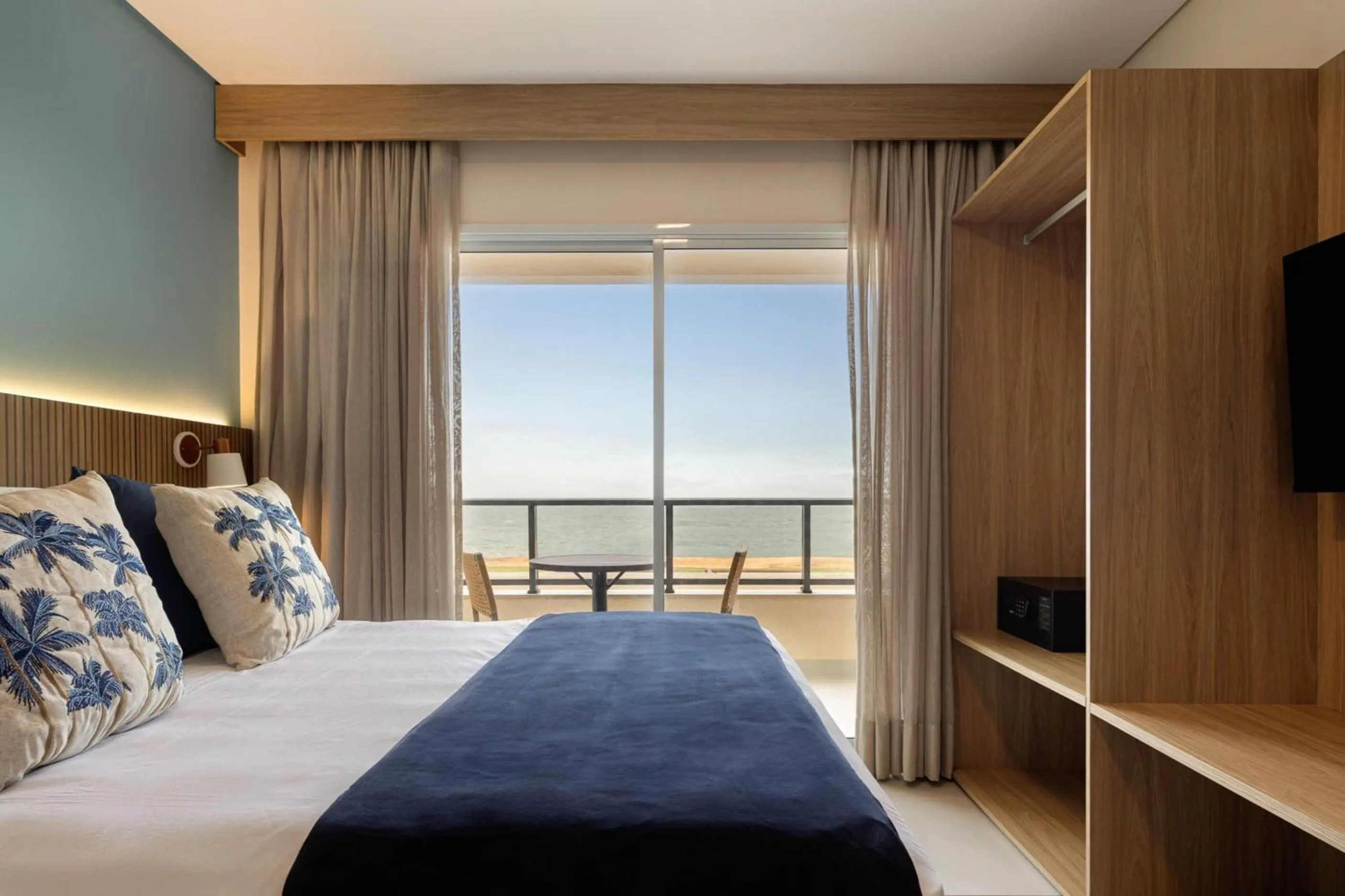 Deluxe Queen Room with Sofa Bed and Ocean View - single occupancy - Non-Smoking in Wyndham Natal Pitangui Praia