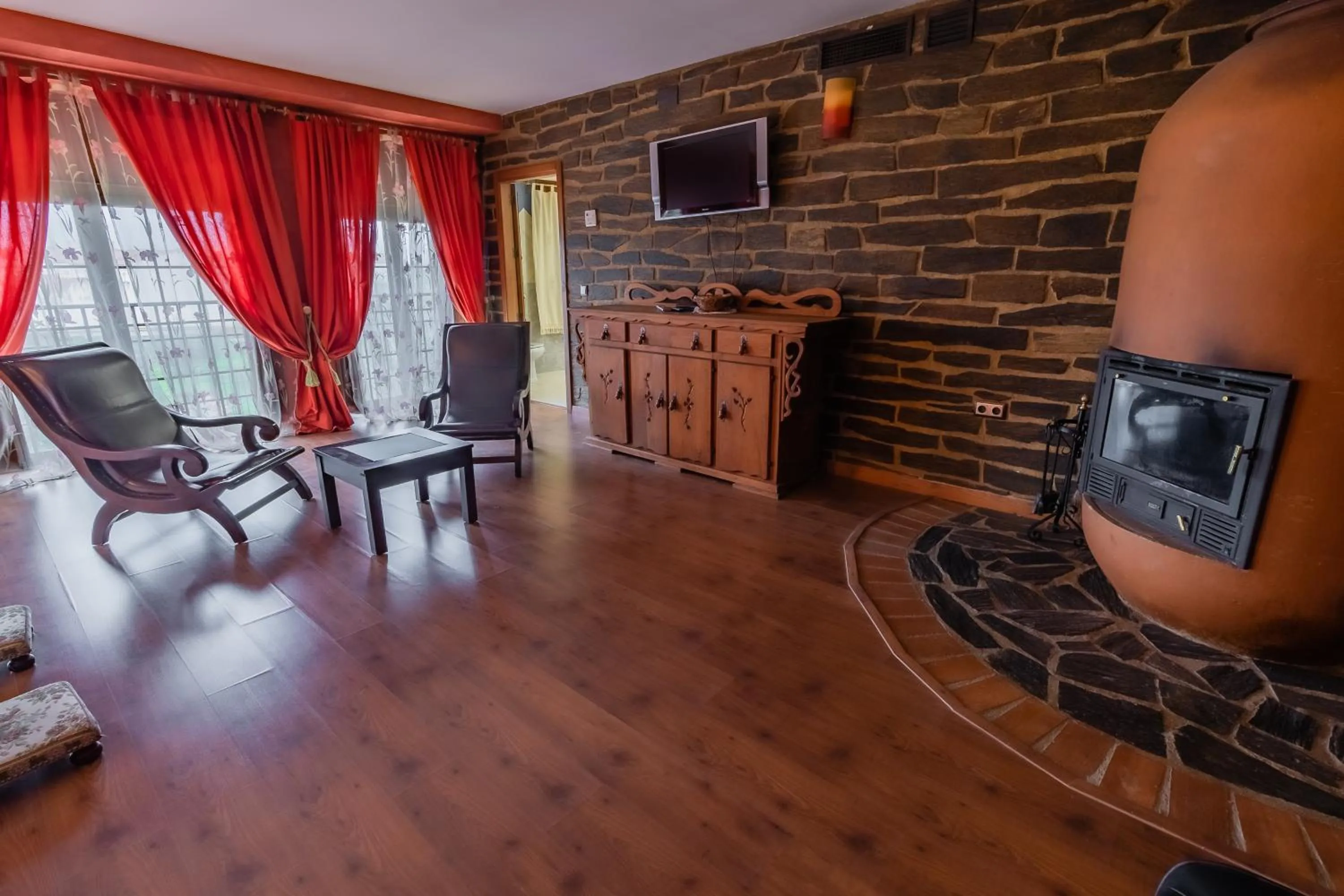 TV and multimedia in Hotel Rural El Labriego by Vivere Stays