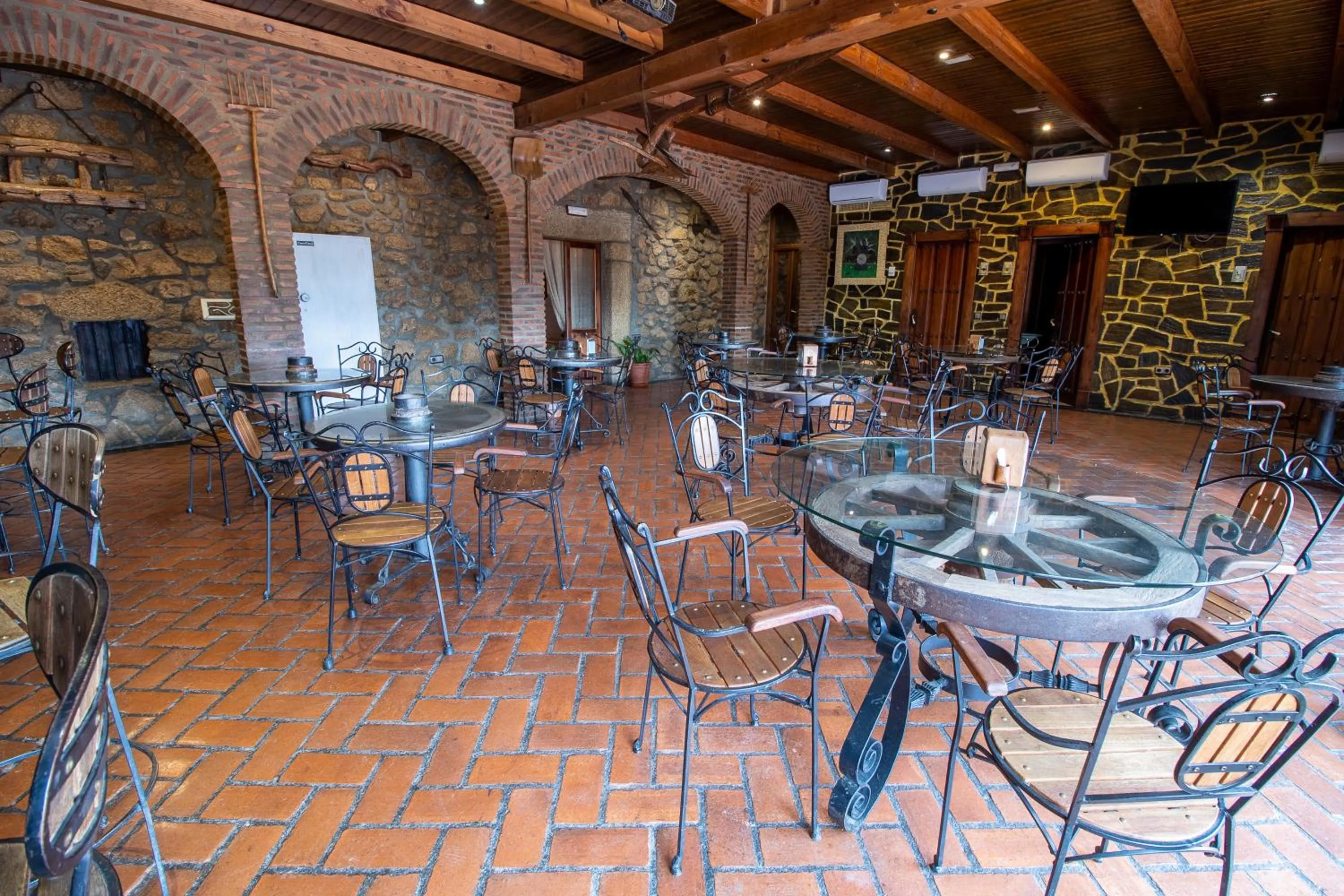Restaurant/places to eat in Hotel Rural El Labriego by Vivere Stays