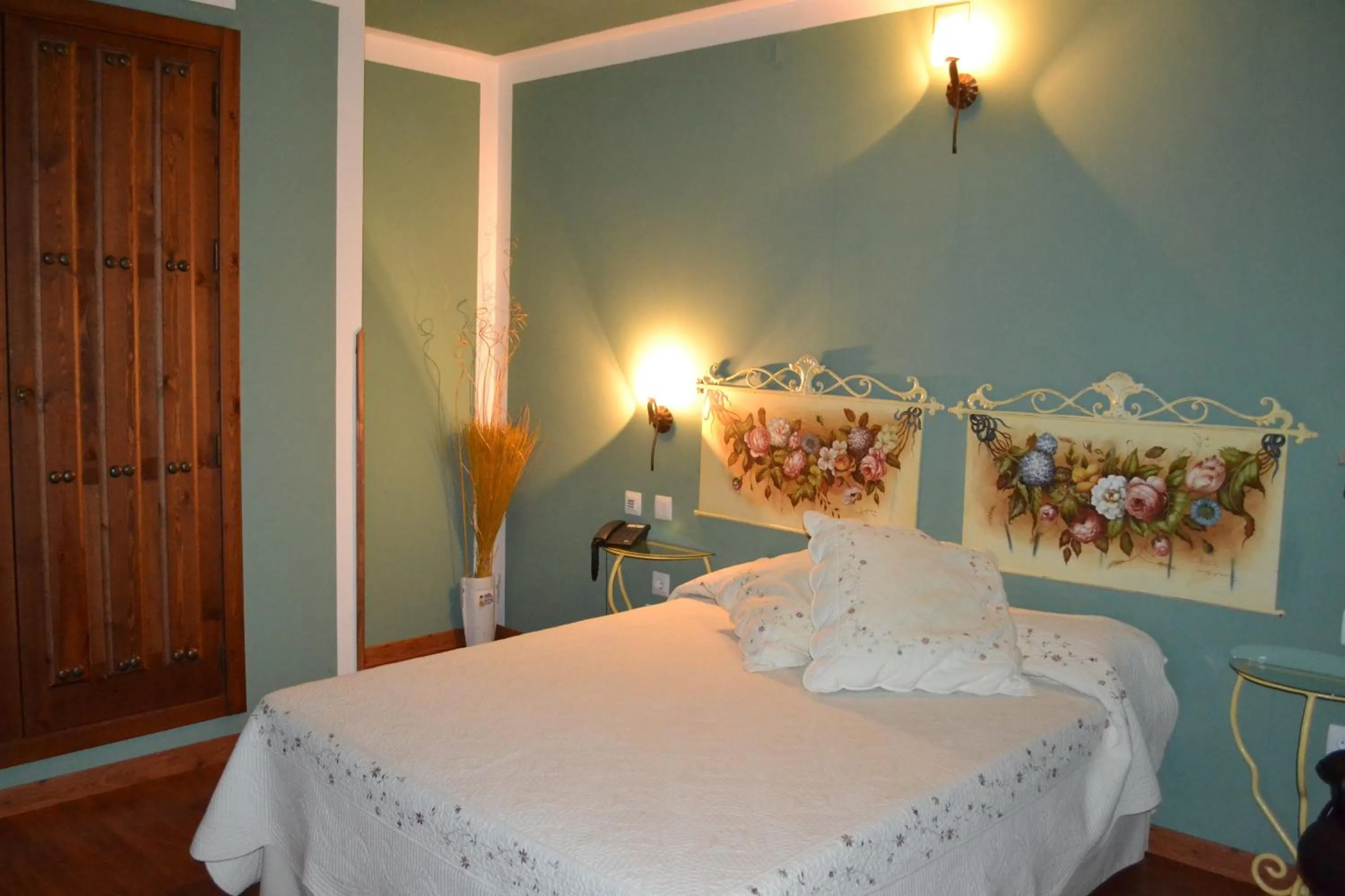 Photo of the whole room, Bed in Hotel Rural El Labriego by Vivere Stays