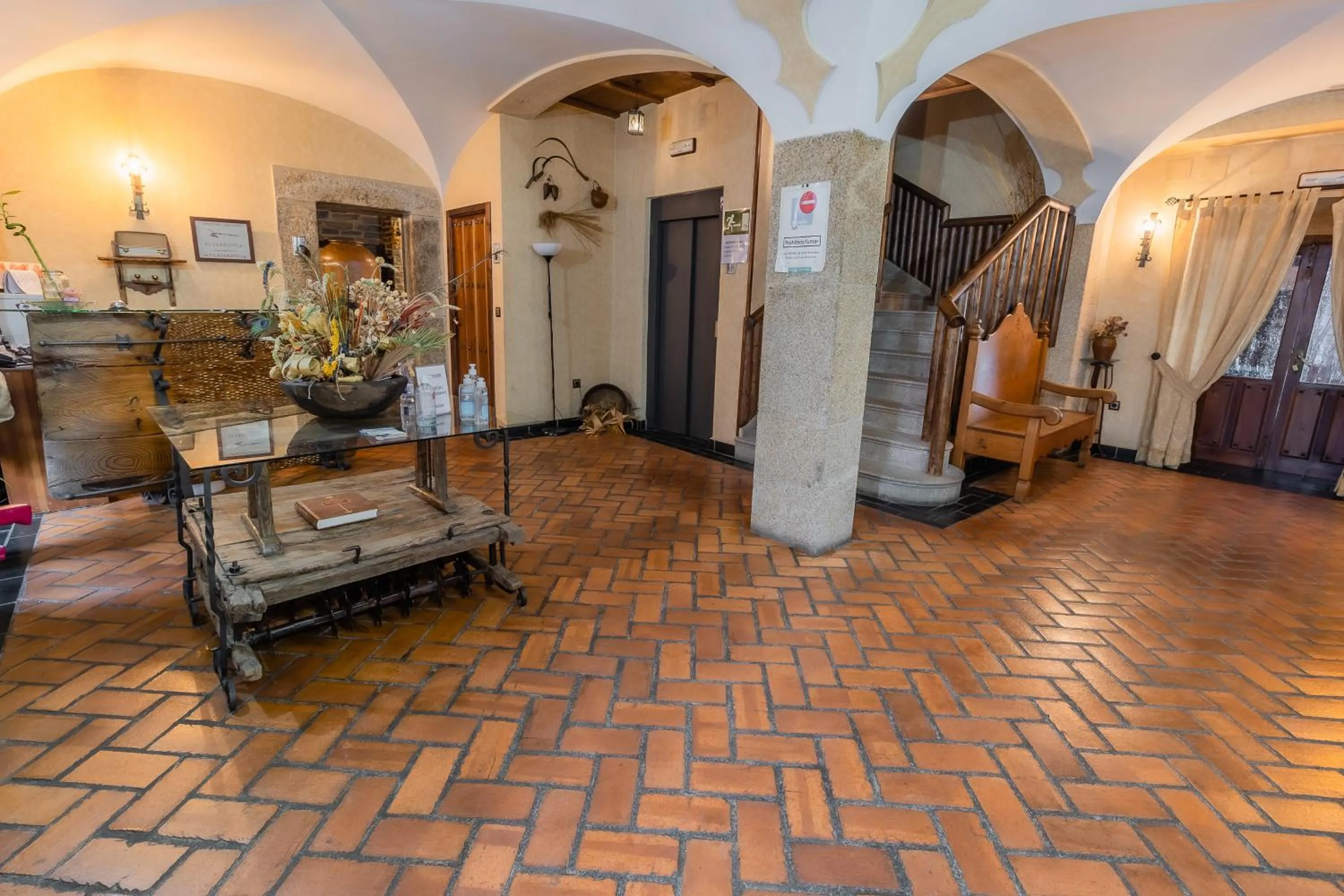 Lobby or reception in Hotel Rural El Labriego by Vivere Stays