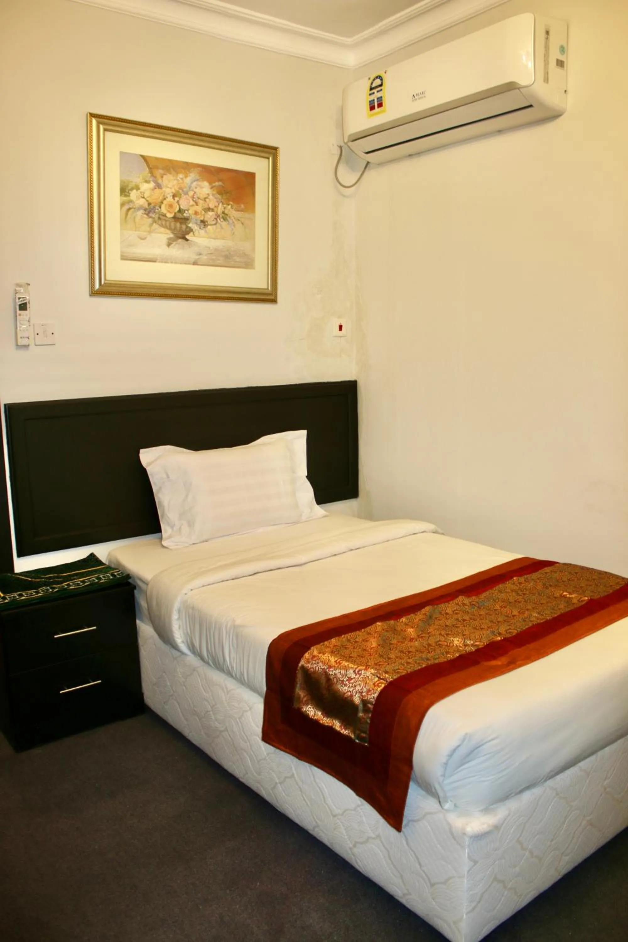 Standard Single Room - single occupancy in Summer Land Hotel