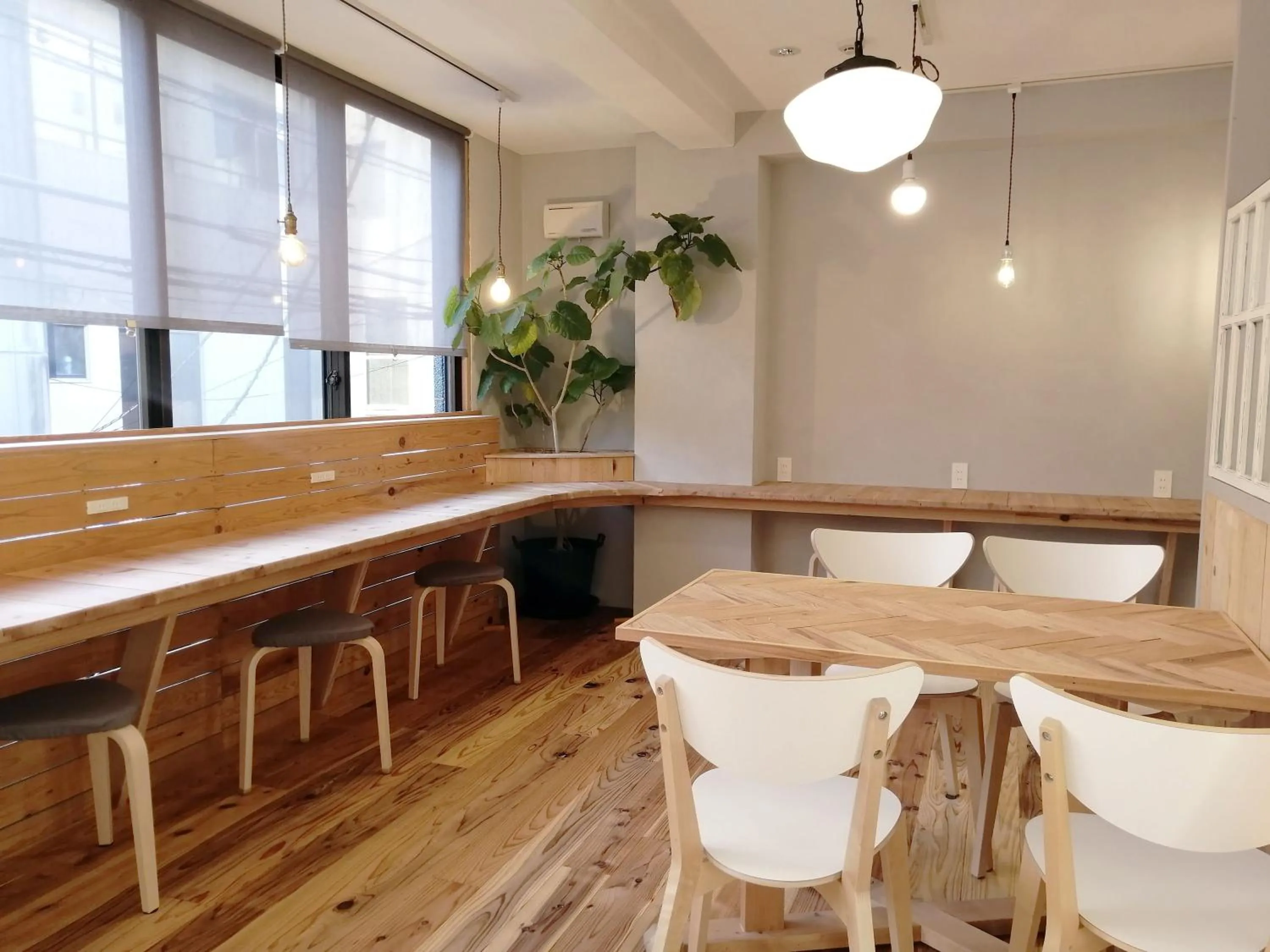 Communal lounge/ TV room in Ten to Sen Guesthouse