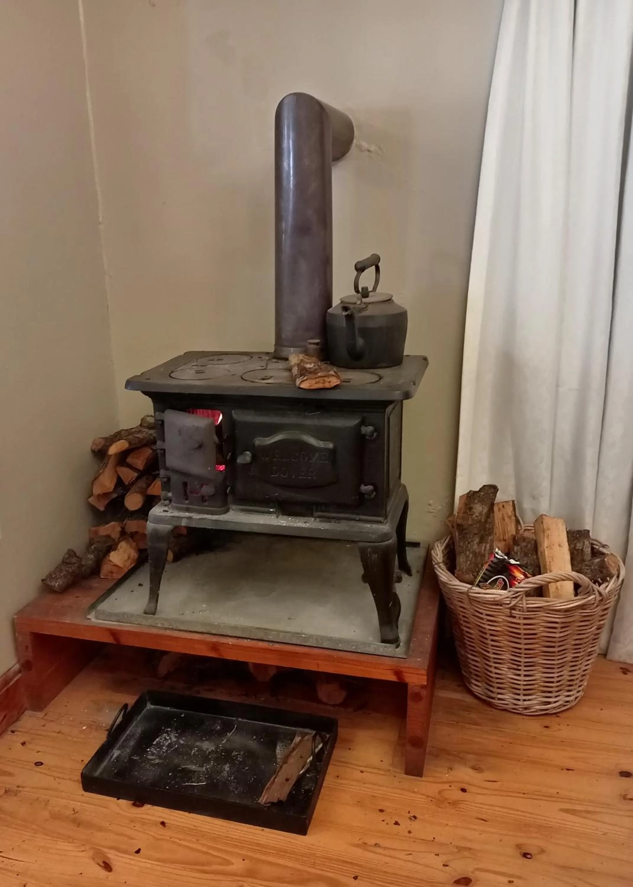 Restaurant/places to eat in Le Bay Lodge