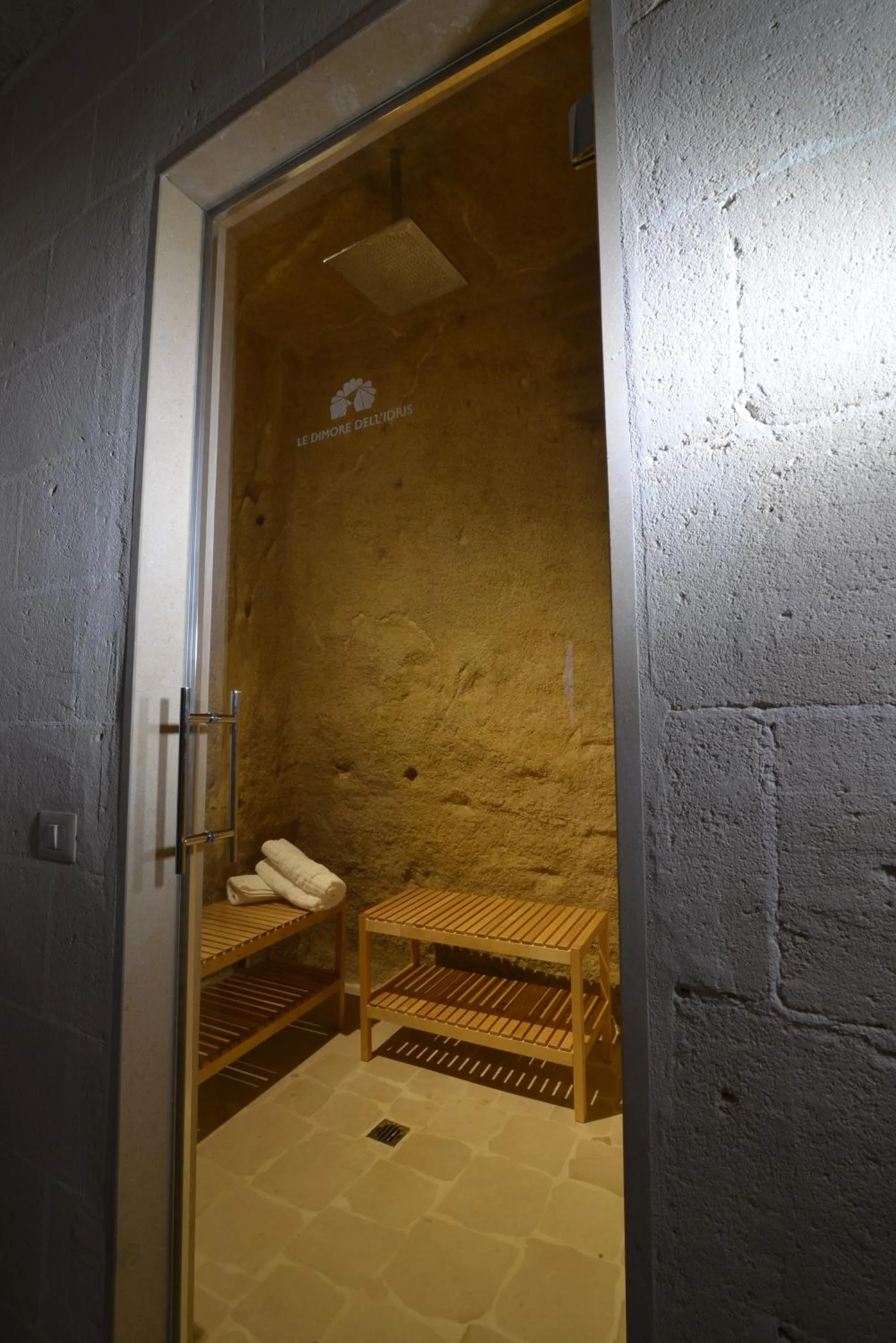 Shower in Le Dimore Dell' Idris