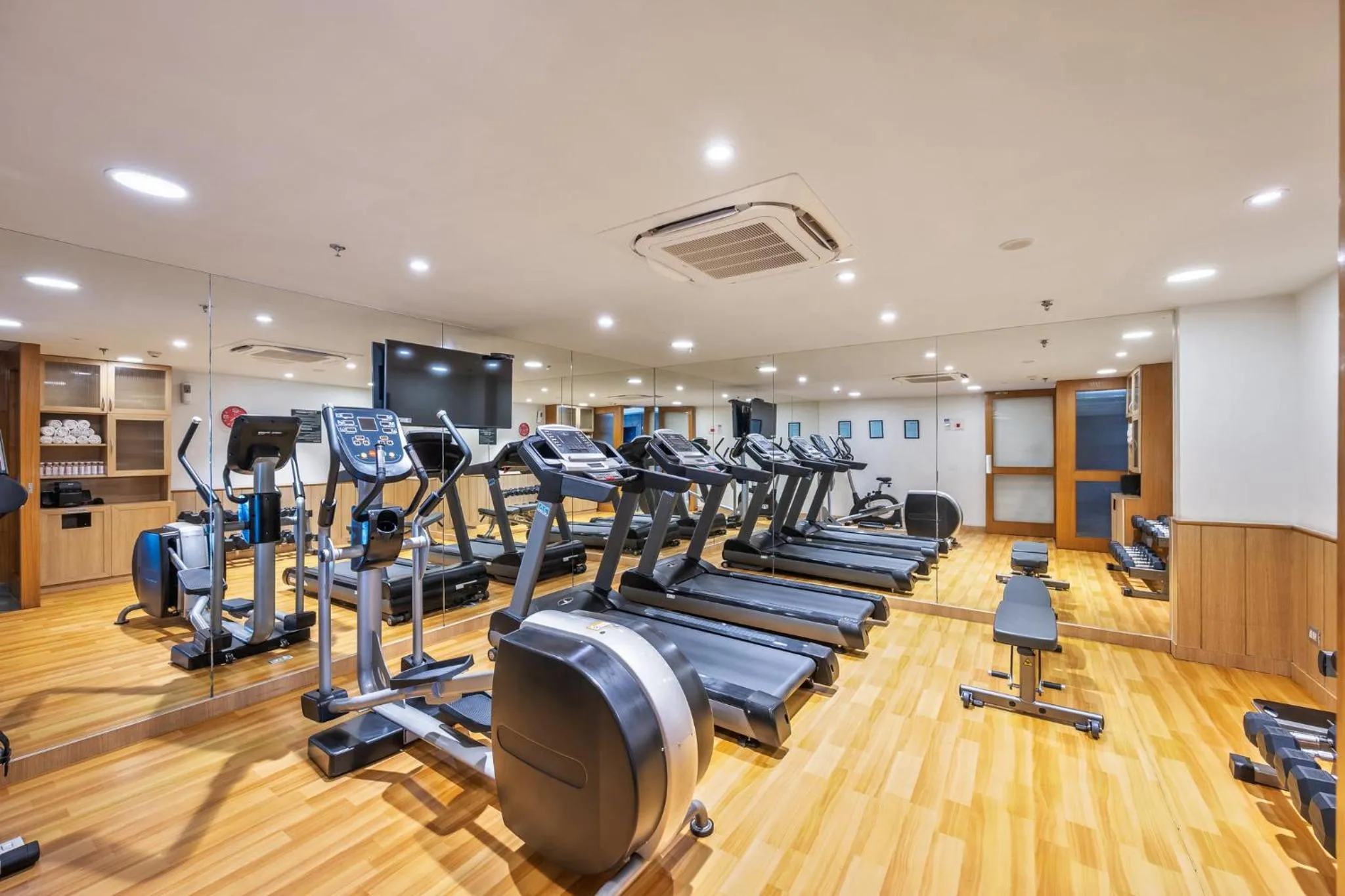 Fitness centre/facilities in Holiday Inn Express Hyderabad HITEC City by IHG