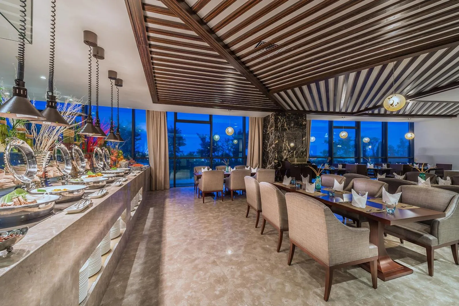 Buffet breakfast in Grand Mercure Qingdao Qinglong