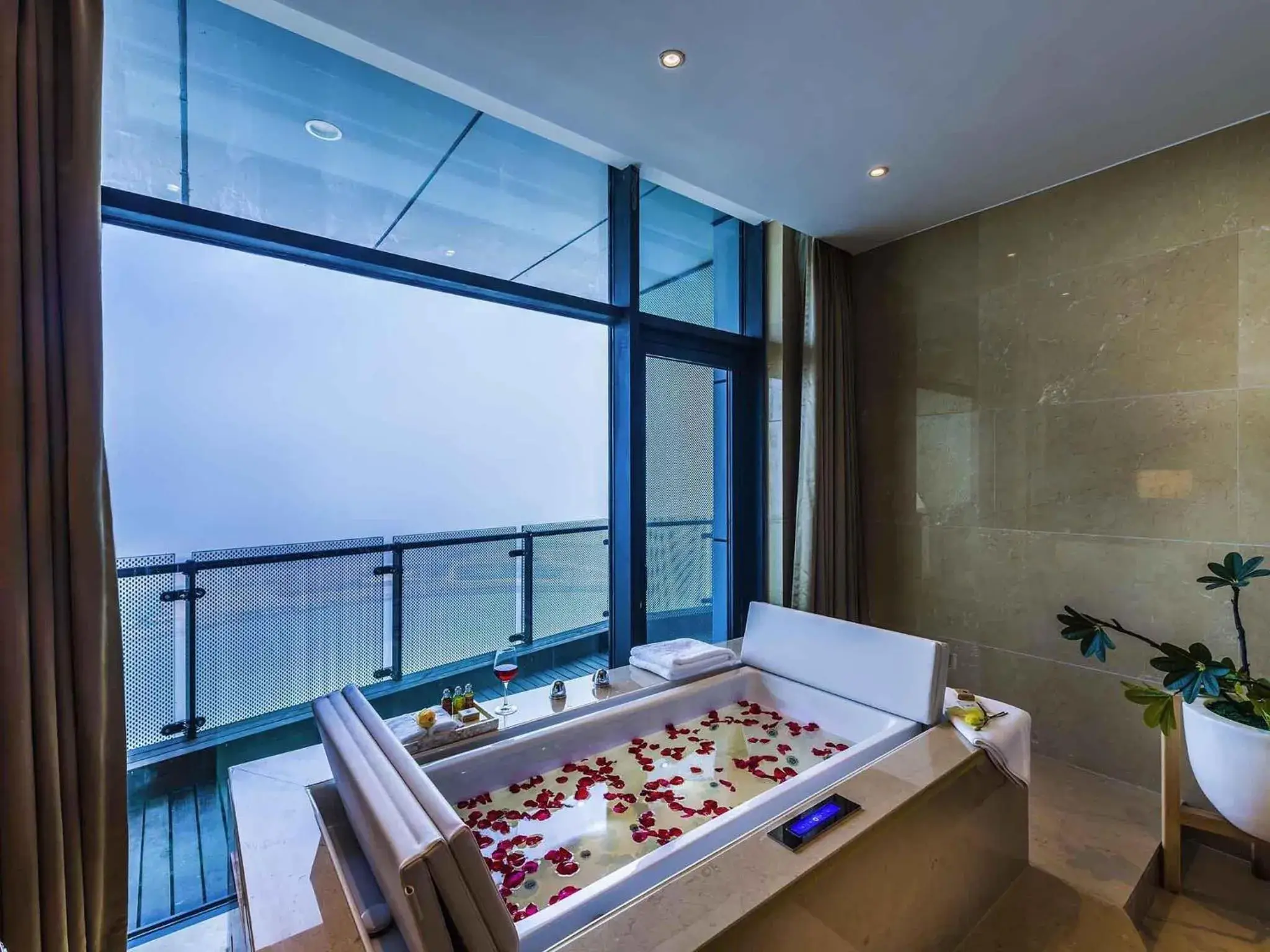 Bedroom in Grand Mercure Qingdao Qinglong Bedroom in Grand Mercure Qingdao Qinglong