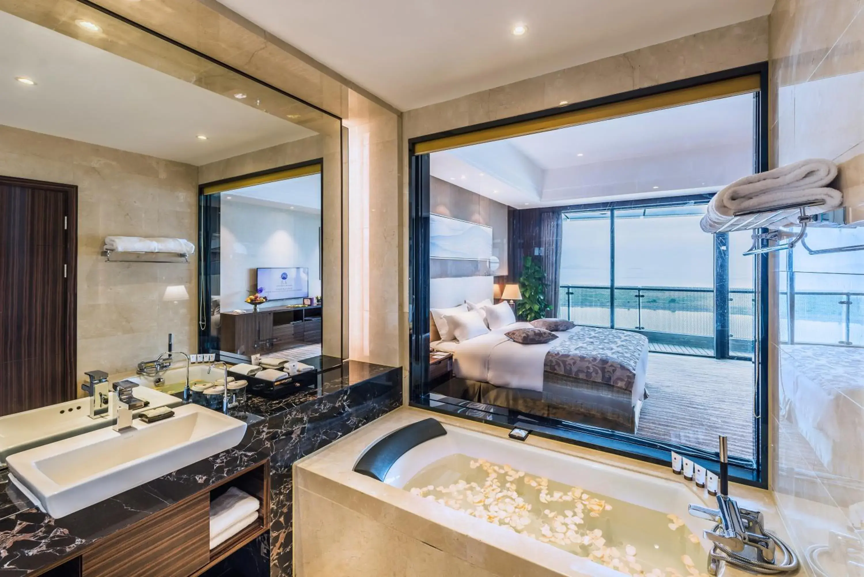 Photo of the whole room in Grand Mercure Qingdao Qinglong Photo of the whole room in Grand Mercure Qingdao Qinglong