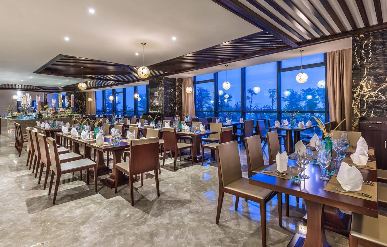 Dining area in Grand Mercure Qingdao Qinglong