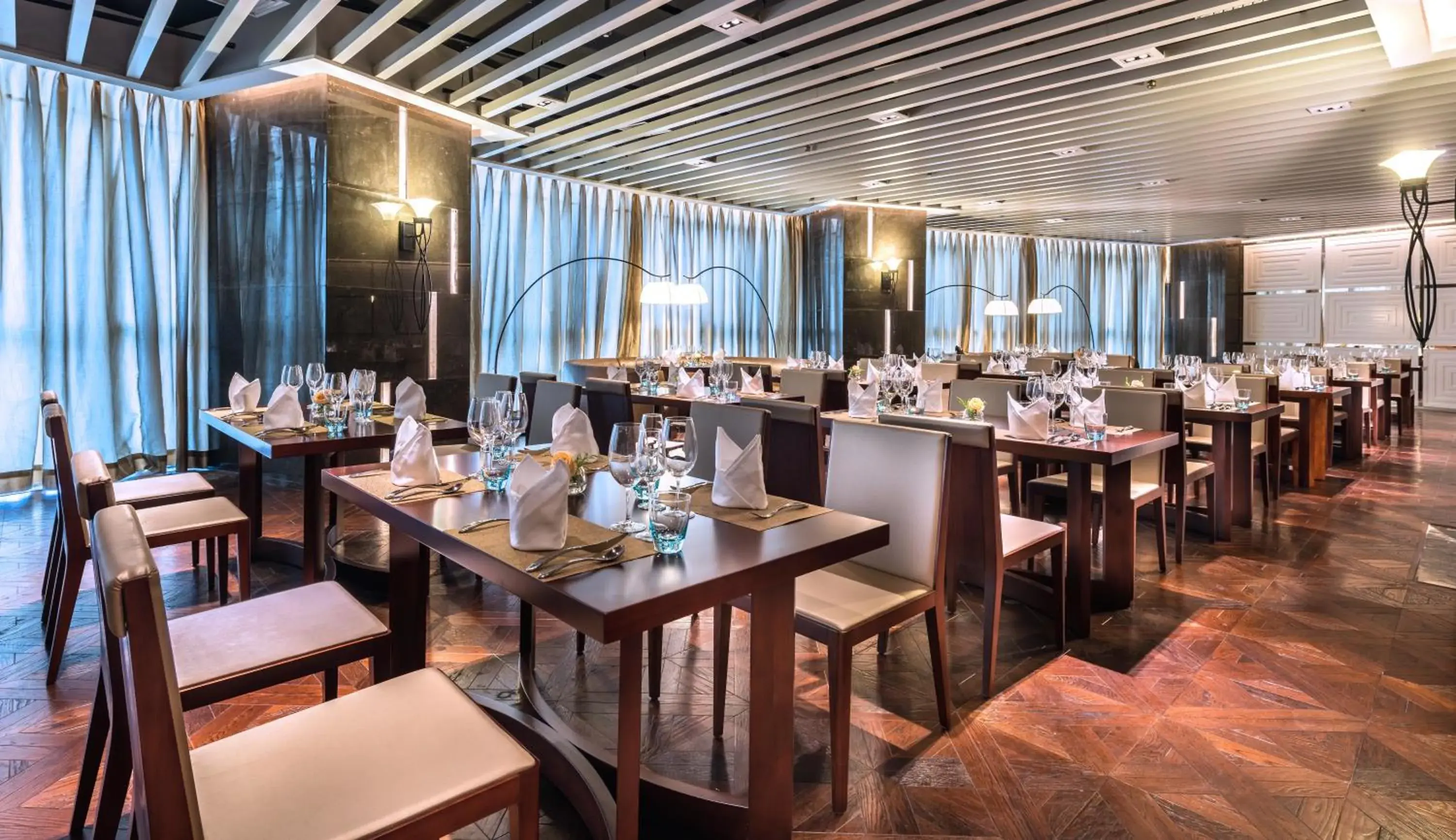 Restaurant/places to eat in Grand Mercure Qingdao Qinglong Restaurant/places to eat in Grand Mercure Qingdao Qinglong