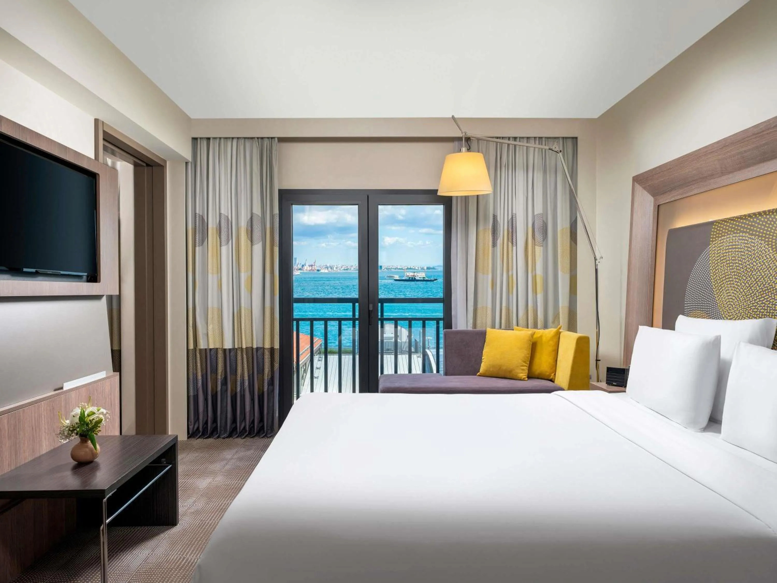 Bedroom, Bed in Novotel Istanbul Bosphorus Hotel