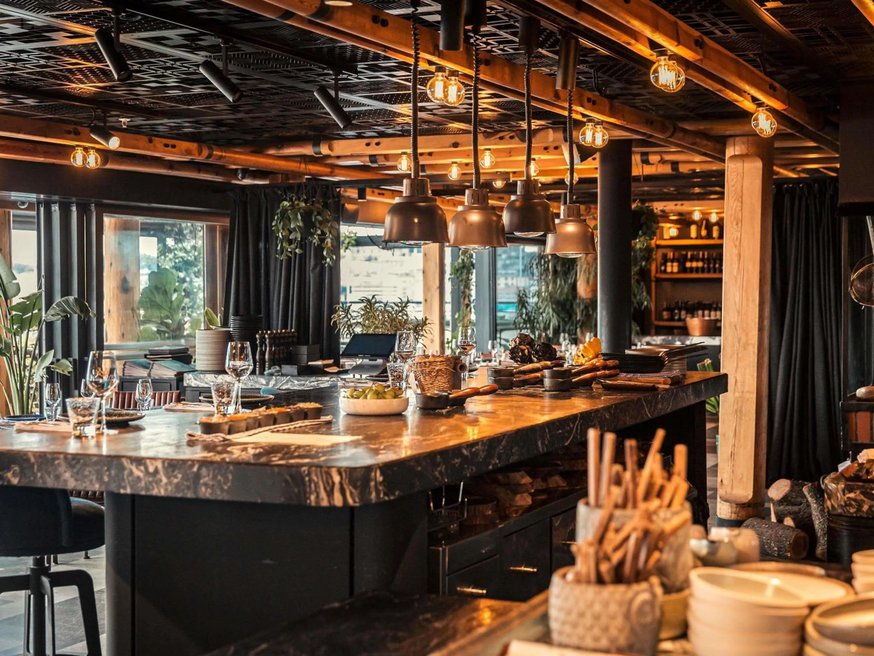 Restaurant/places to eat in Novotel Istanbul Bosphorus Hotel