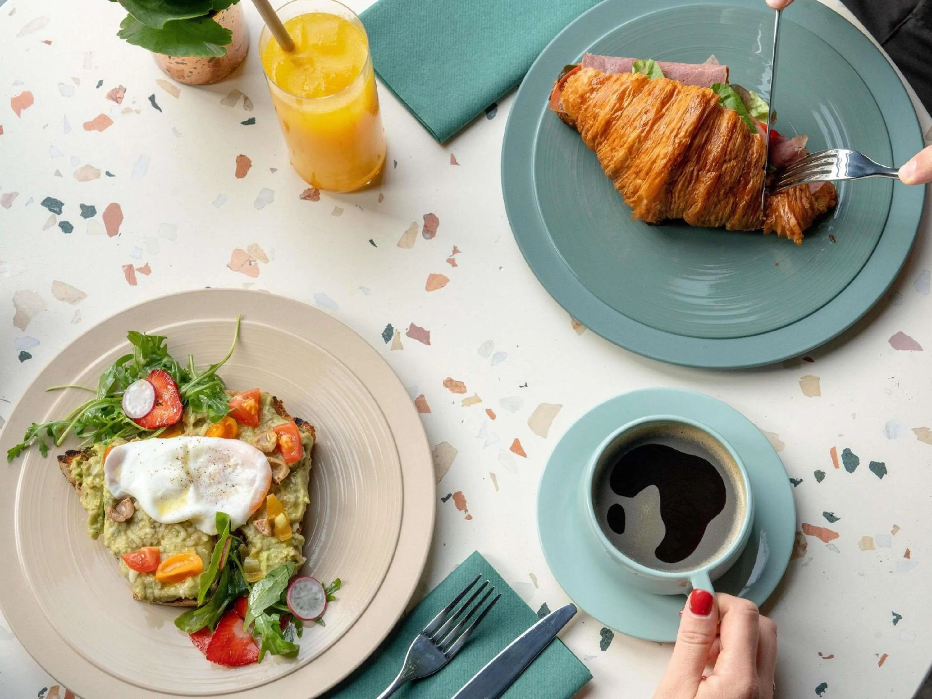 Restaurant/places to eat in Novotel Istanbul Bosphorus Hotel