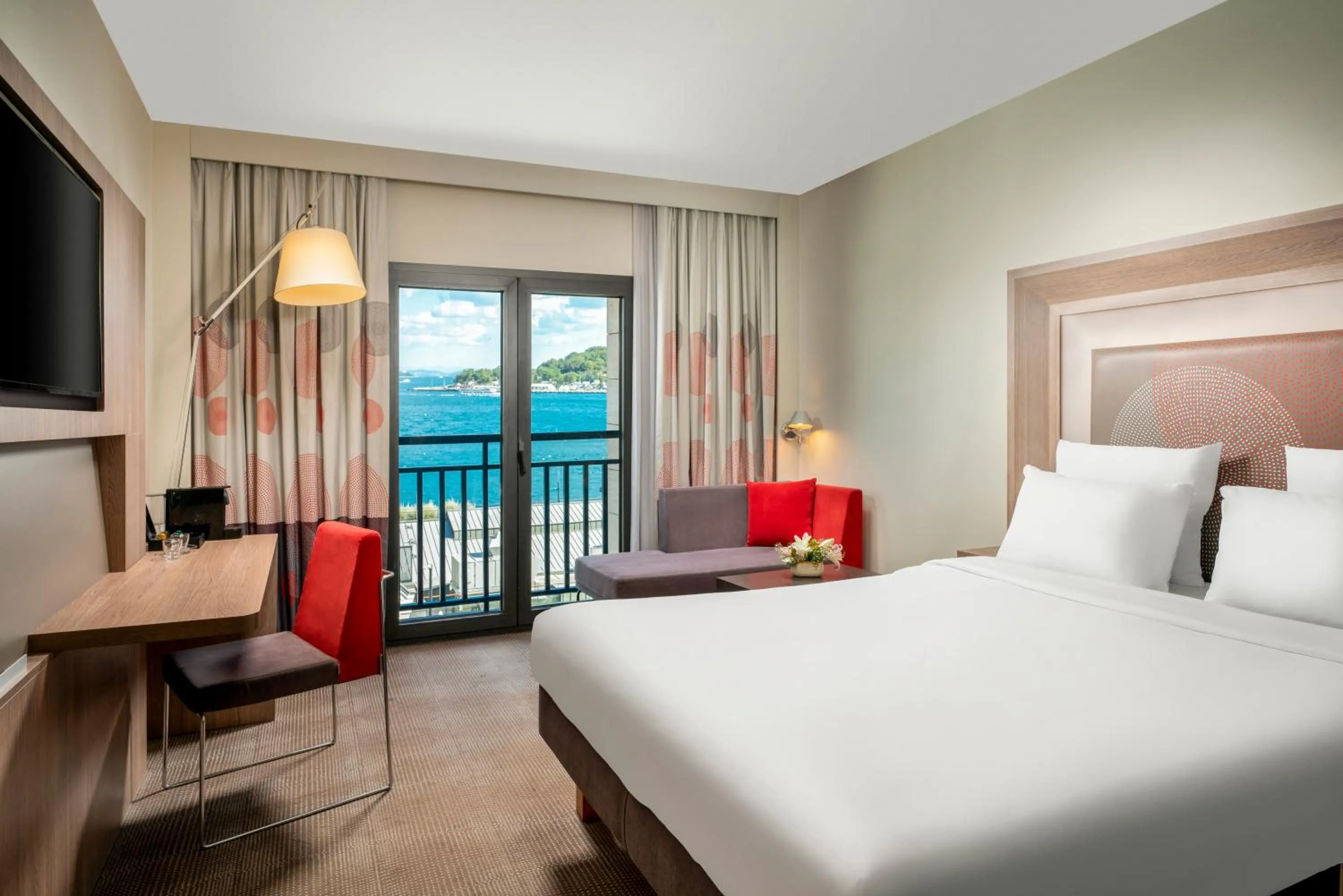 Bed in Novotel Istanbul Bosphorus Hotel