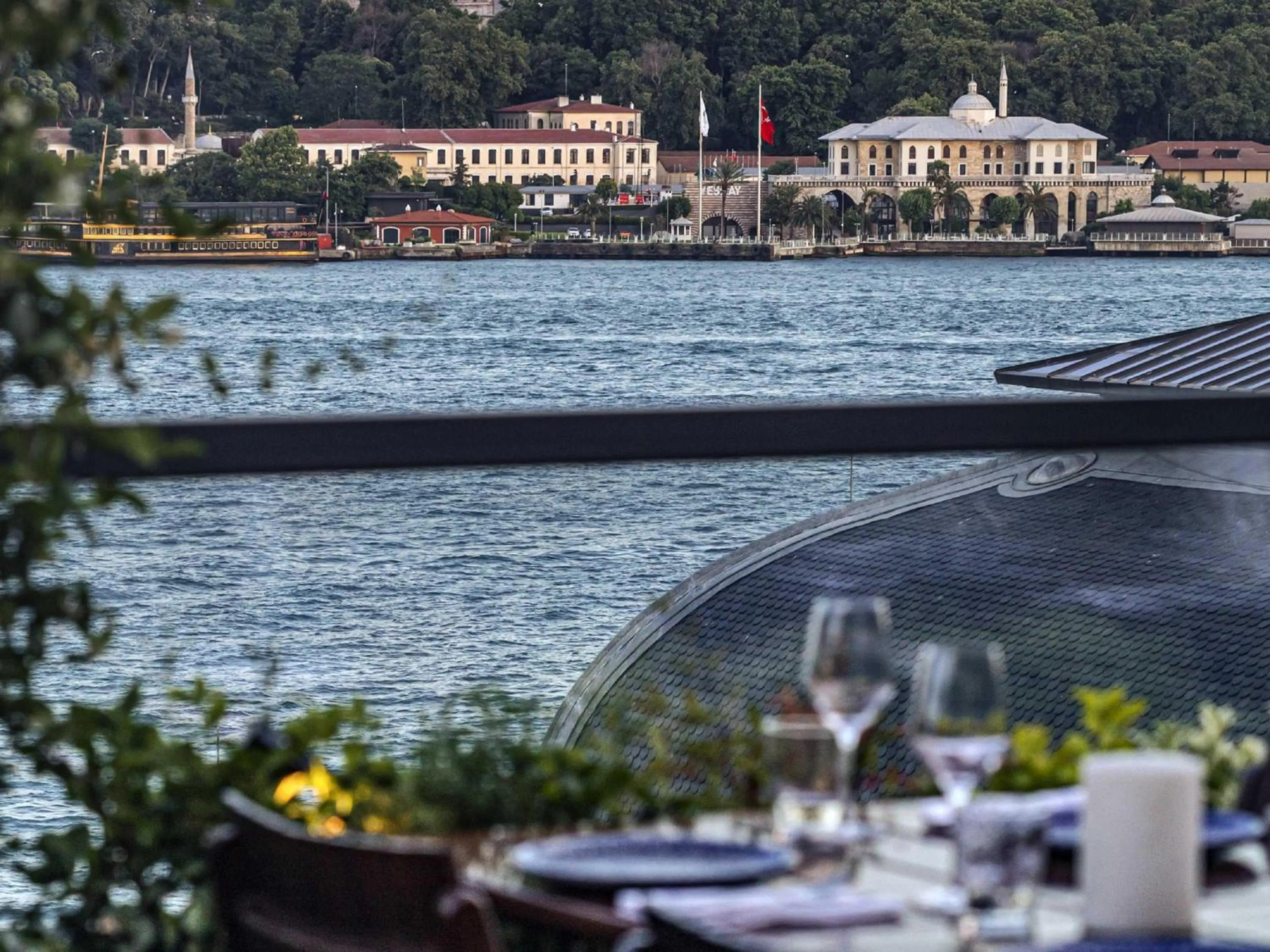 Restaurant/places to eat in Novotel Istanbul Bosphorus Hotel