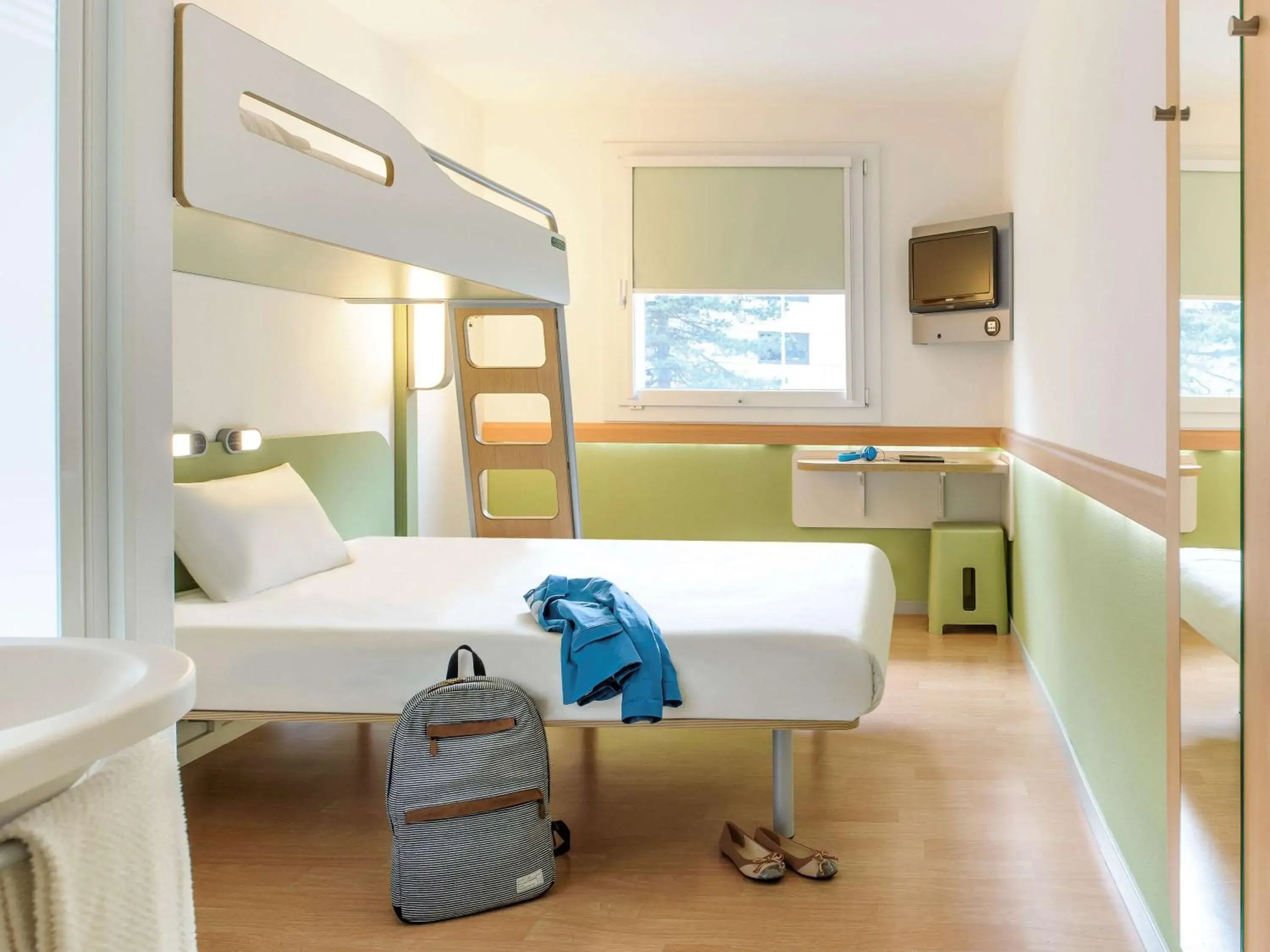 Photo of the whole room, Bed in IBIS BUDGET Biarritz - Anglet Photo of the whole room, Bed in IBIS BUDGET Biarritz - Anglet