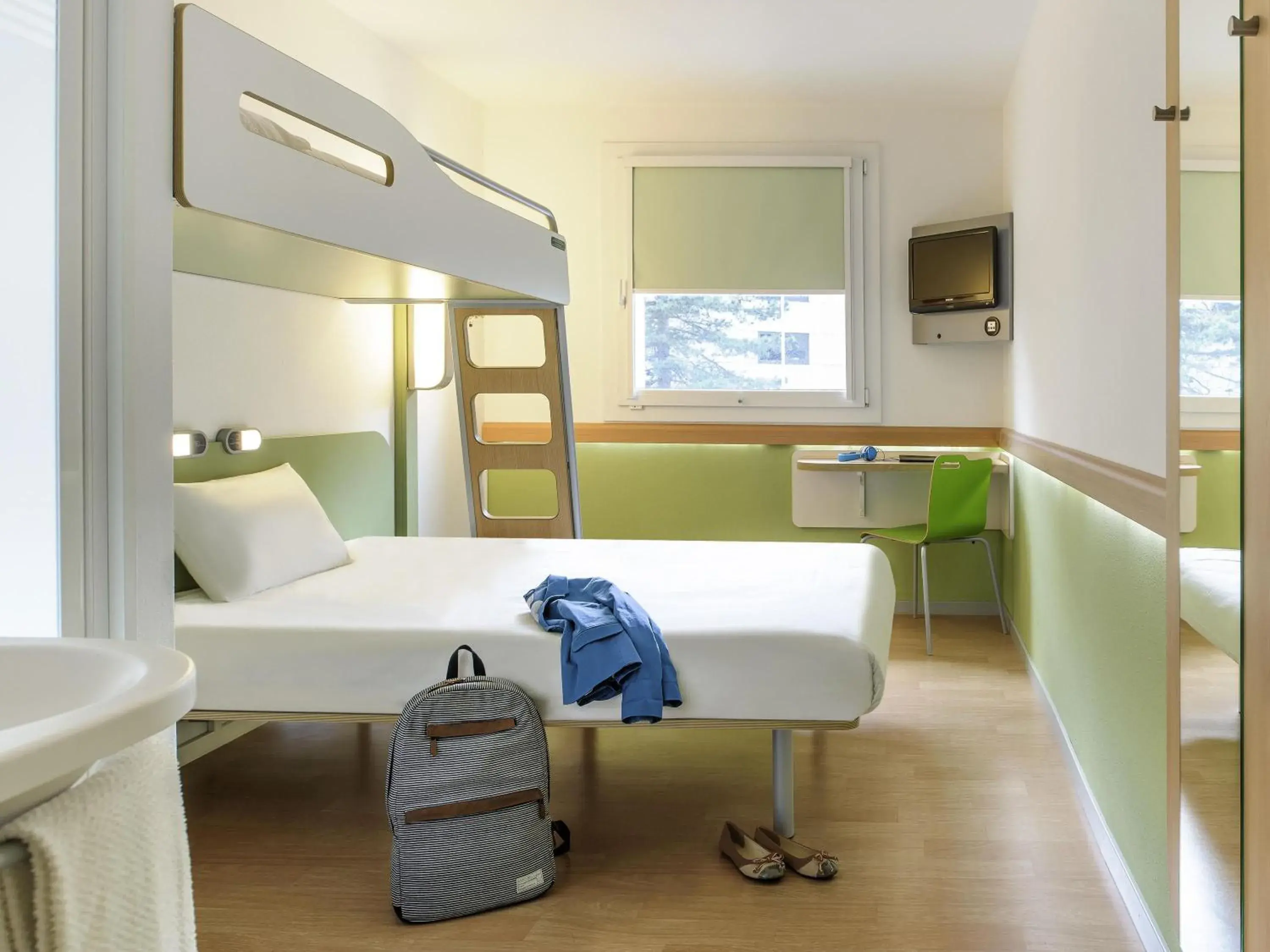 Property building, Bed in IBIS BUDGET Biarritz - Anglet Property building, Bed in IBIS BUDGET Biarritz - Anglet