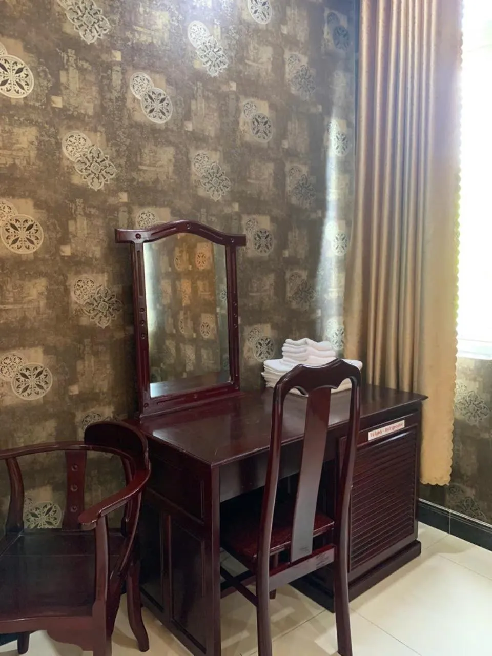 Thi Long Phụng Hotel