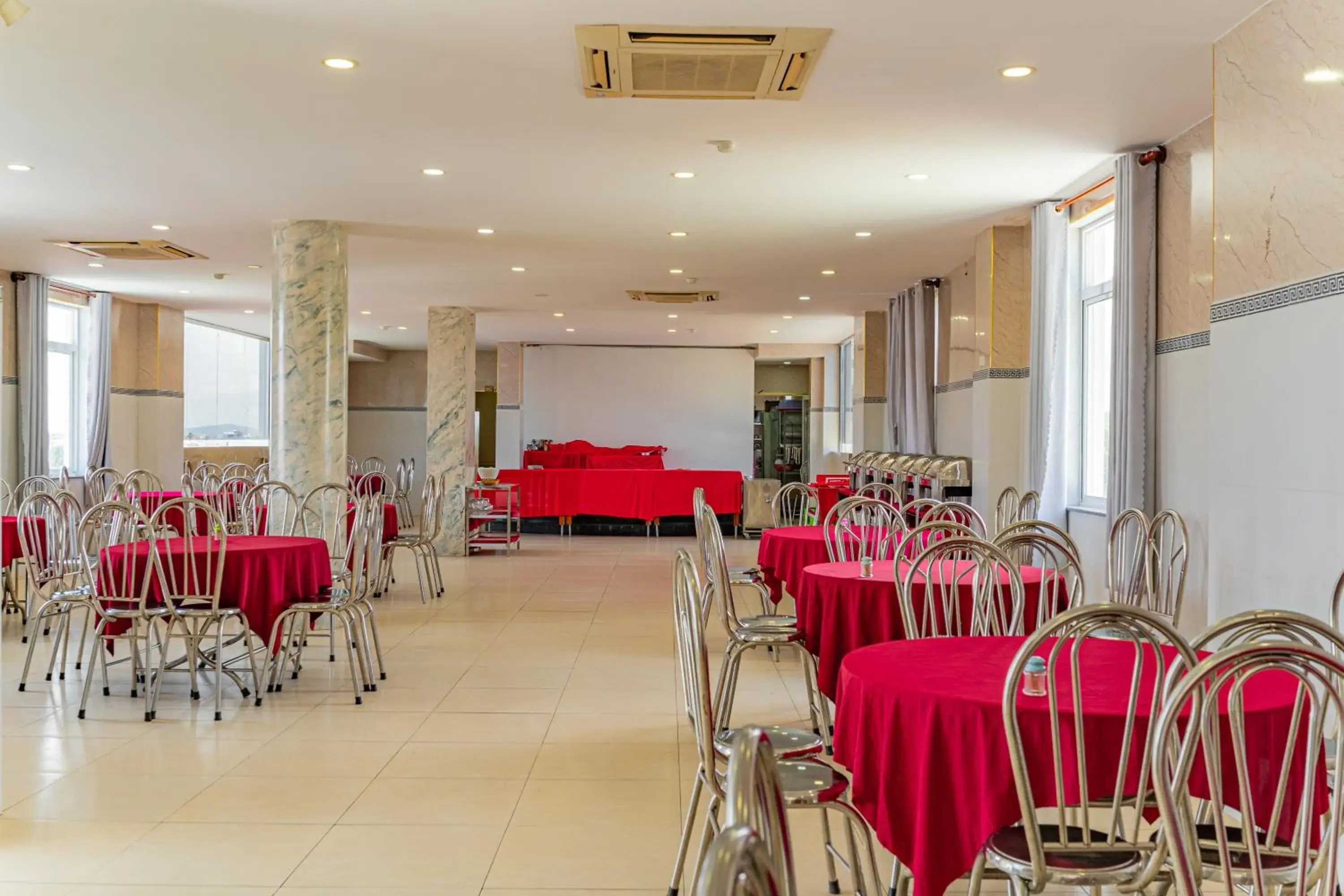 Restaurant/places to eat in Thi Long Phụng Hotel Restaurant/places to eat in Thi Long Phụng Hotel