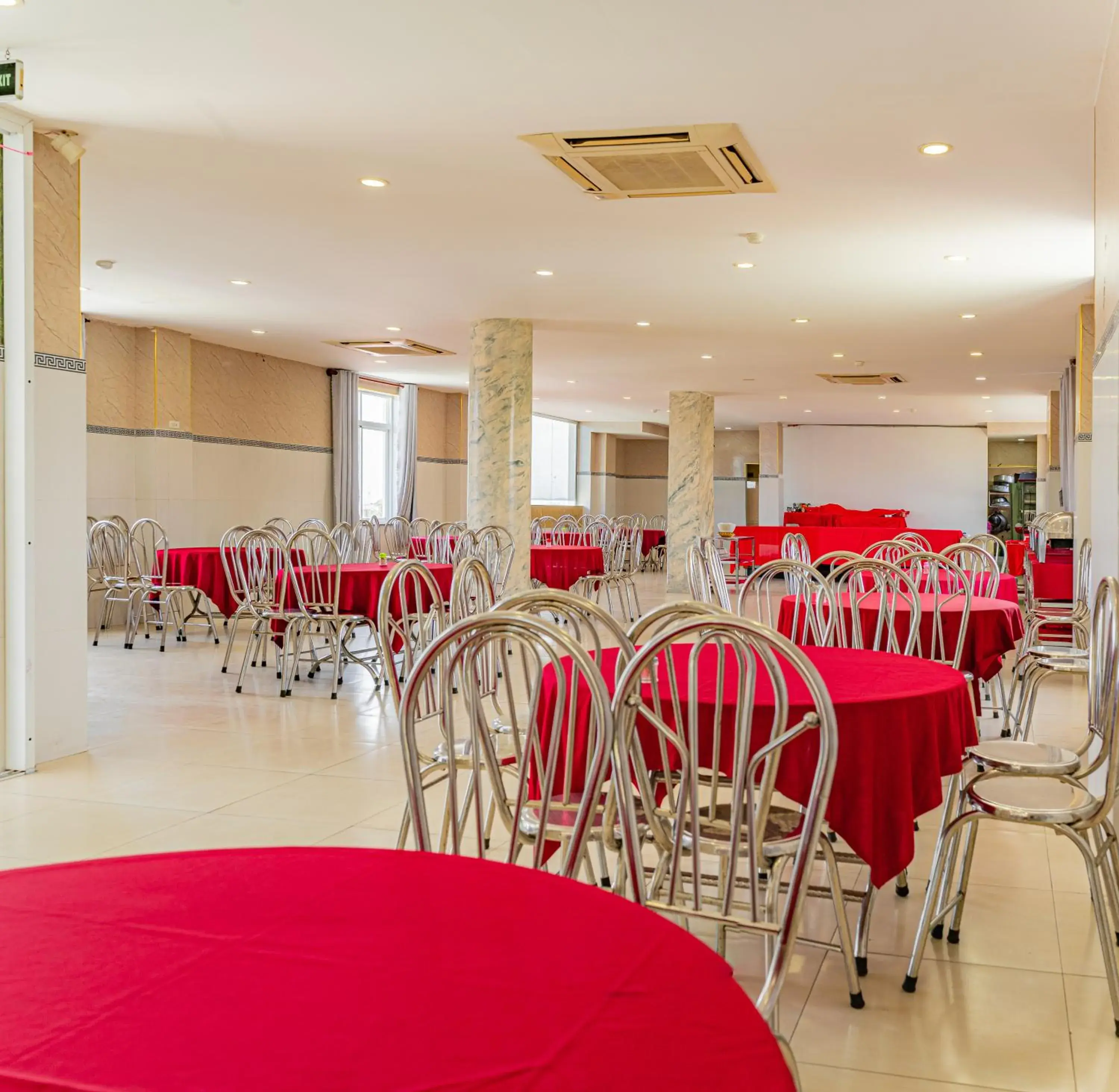 Restaurant/places to eat in Thi Long Phụng Hotel Restaurant/places to eat in Thi Long Phụng Hotel