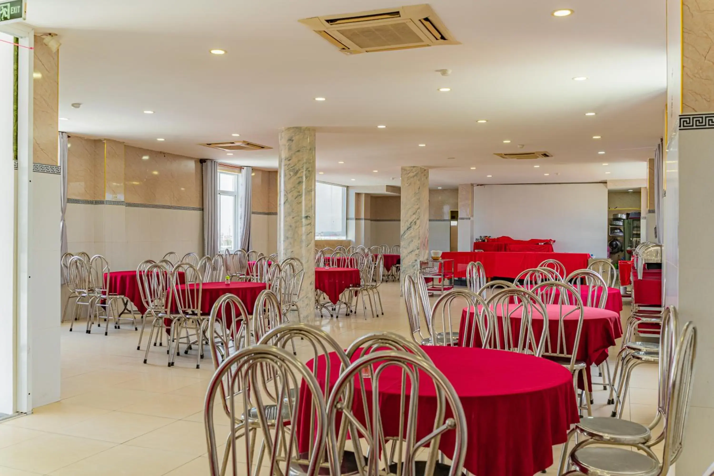 Restaurant/places to eat in Thi Long Phụng Hotel Restaurant/places to eat in Thi Long Phụng Hotel