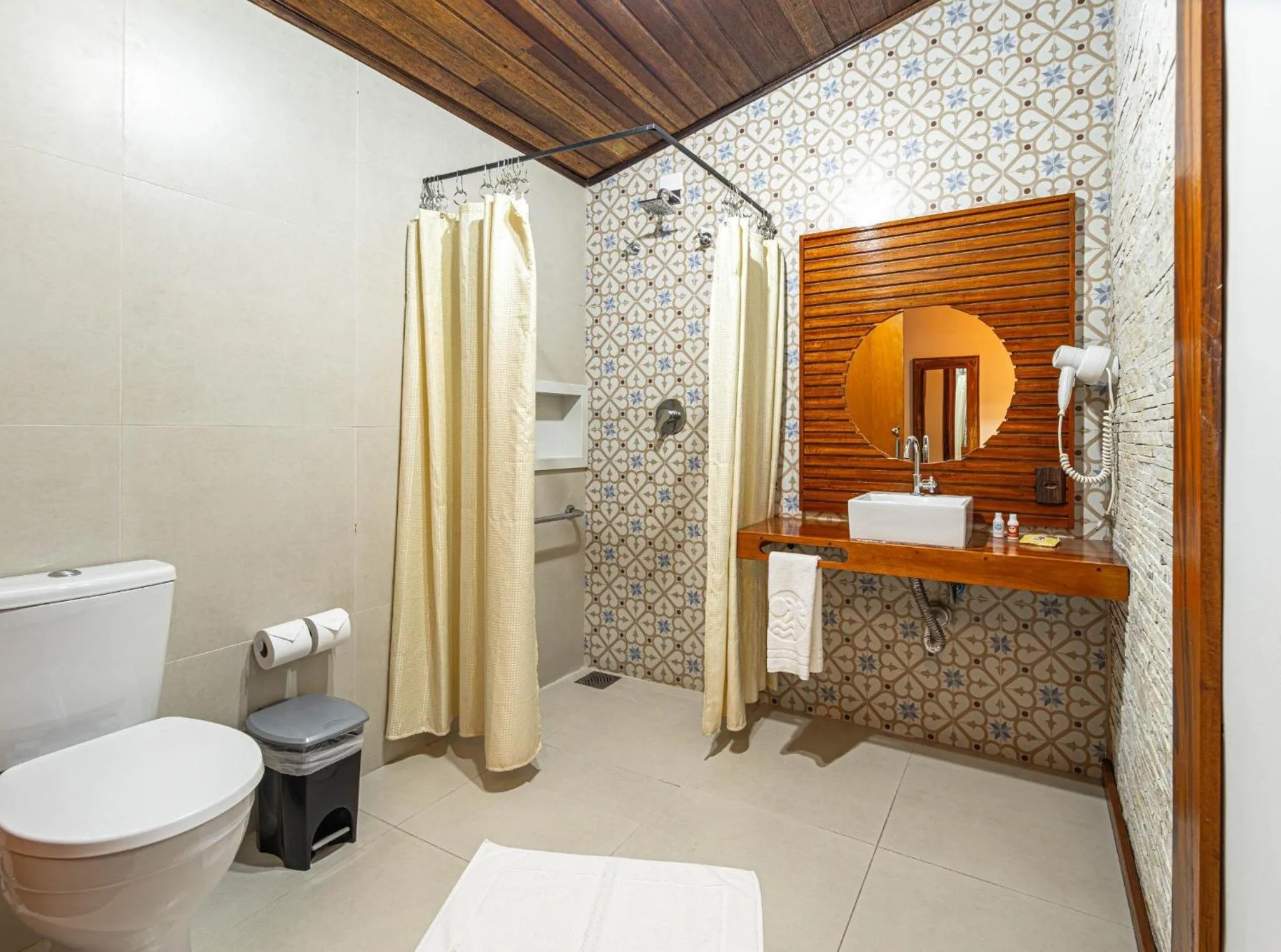 Shower in Hotel Village Enseada