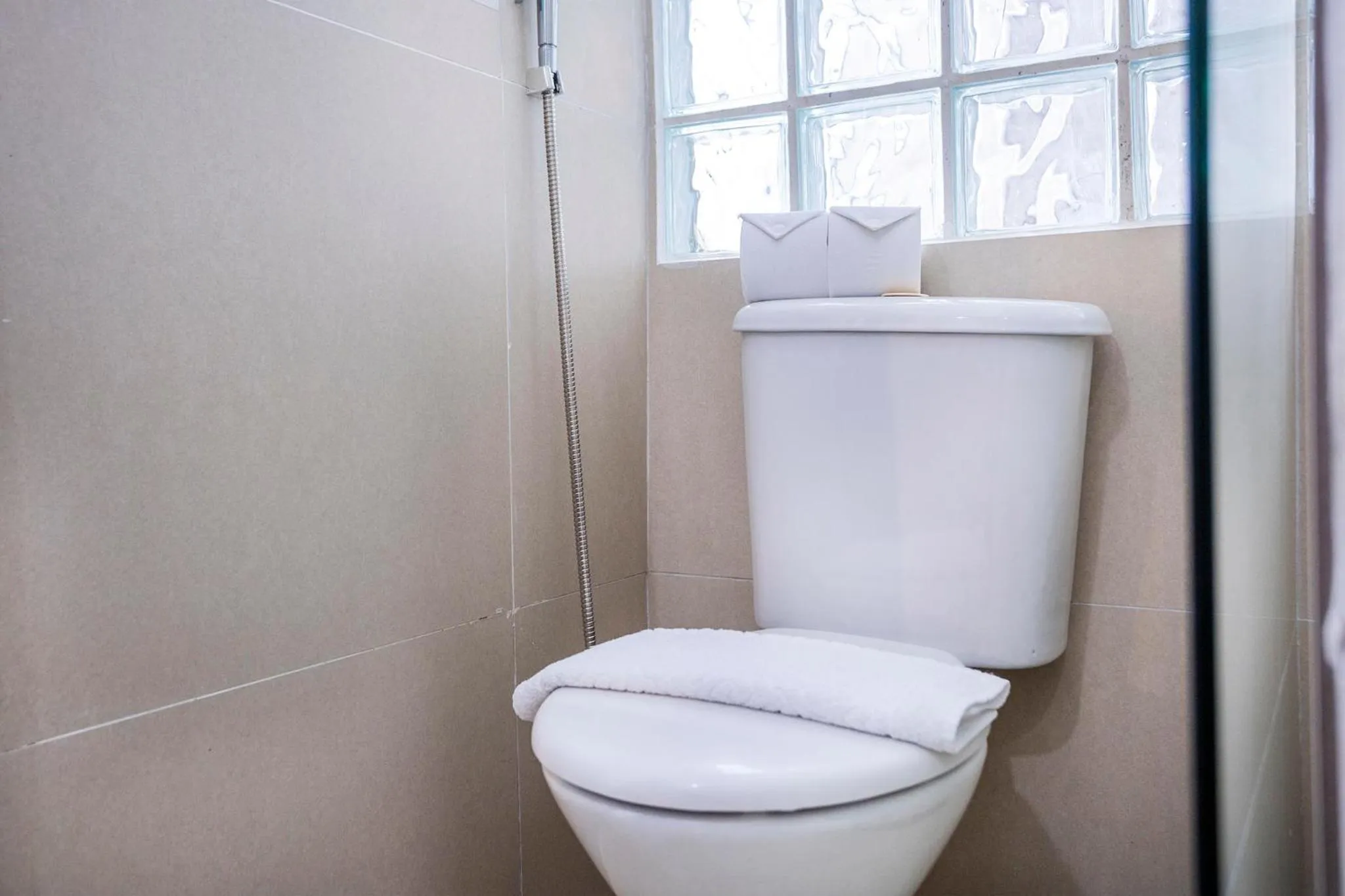 Toilet in Hotel Village Enseada