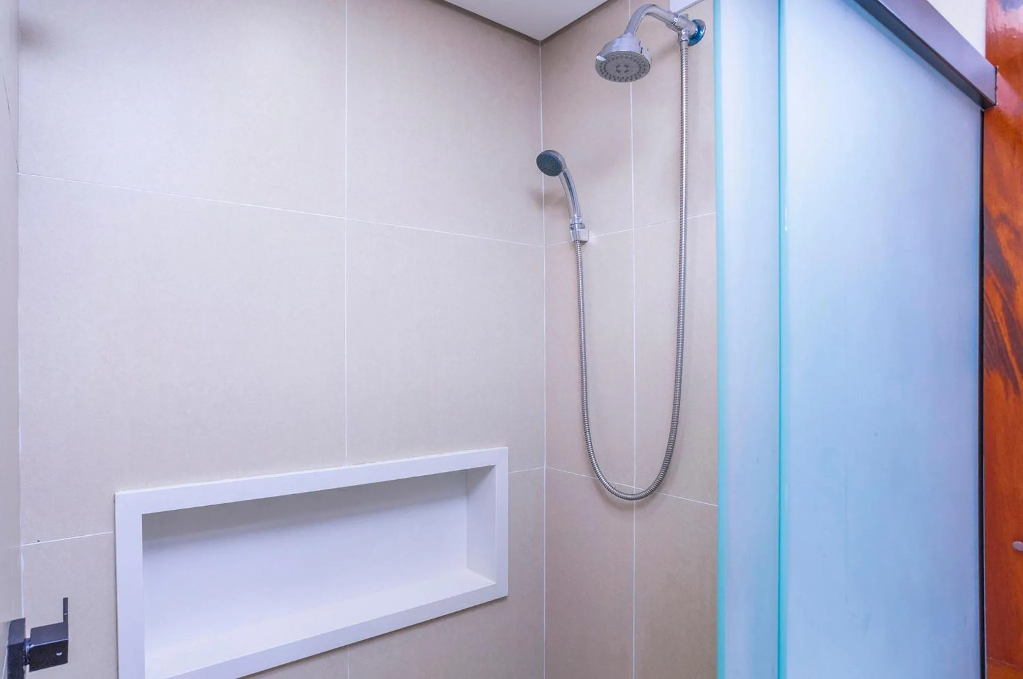 Shower in Hotel Village Enseada