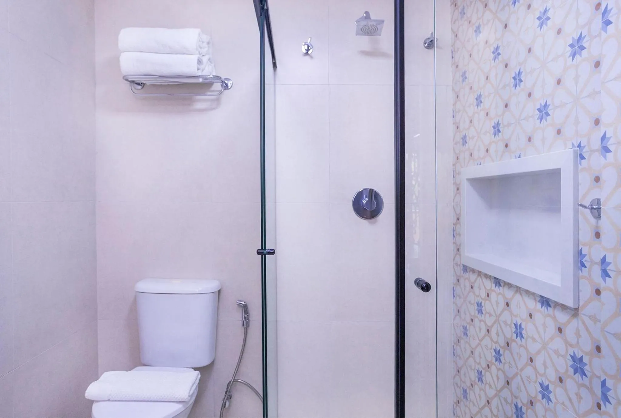 Shower in Hotel Village Enseada