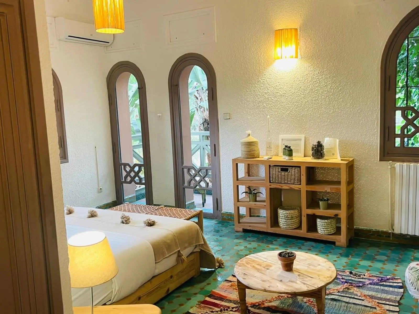 Massage, Bed in La Vie En Rose - Horses & Dogs House