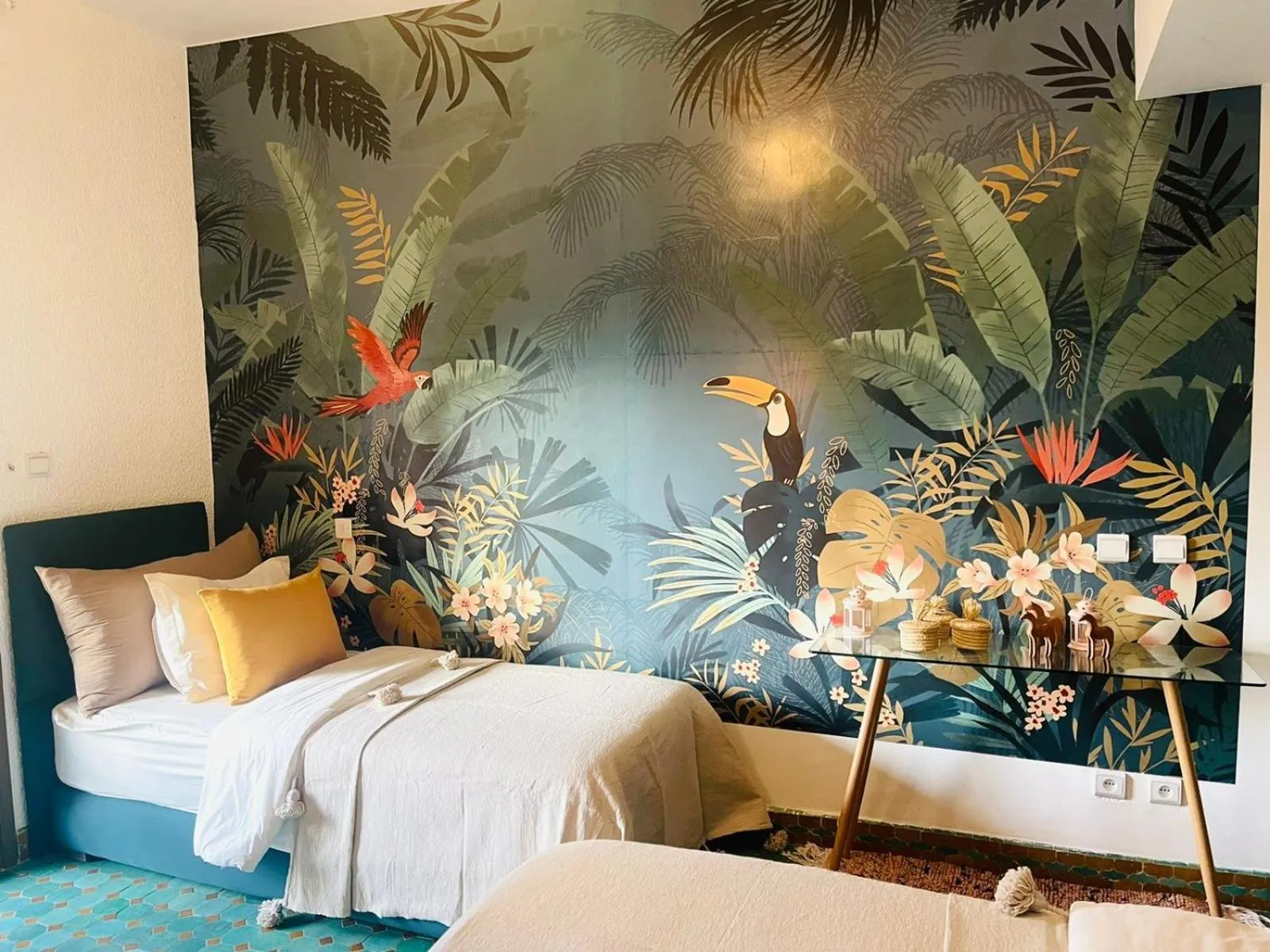 Property building, Bed in La Vie En Rose - Horses & Dogs House