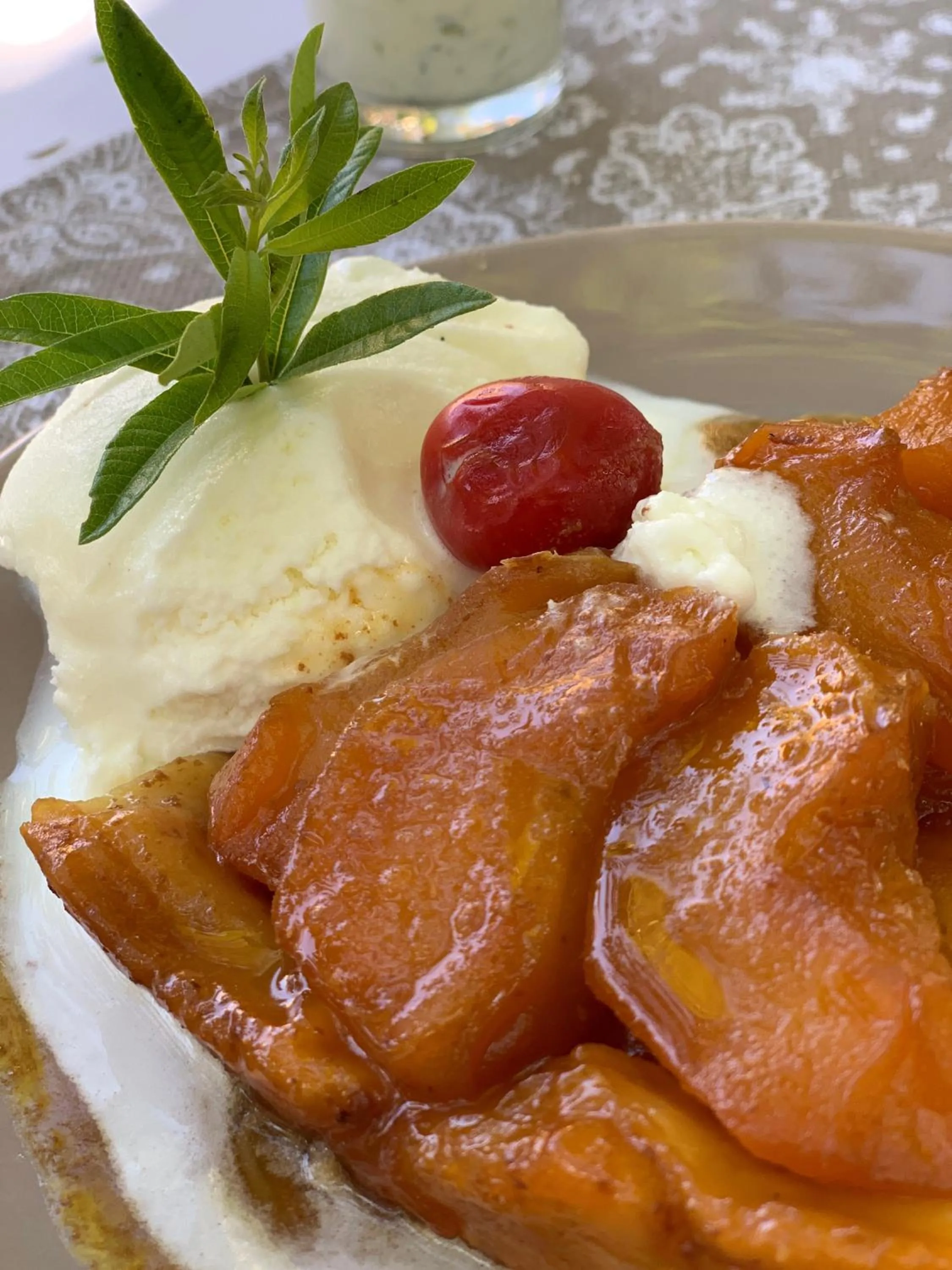 Food and drinks in La Vie En Rose - Horses & Dogs House