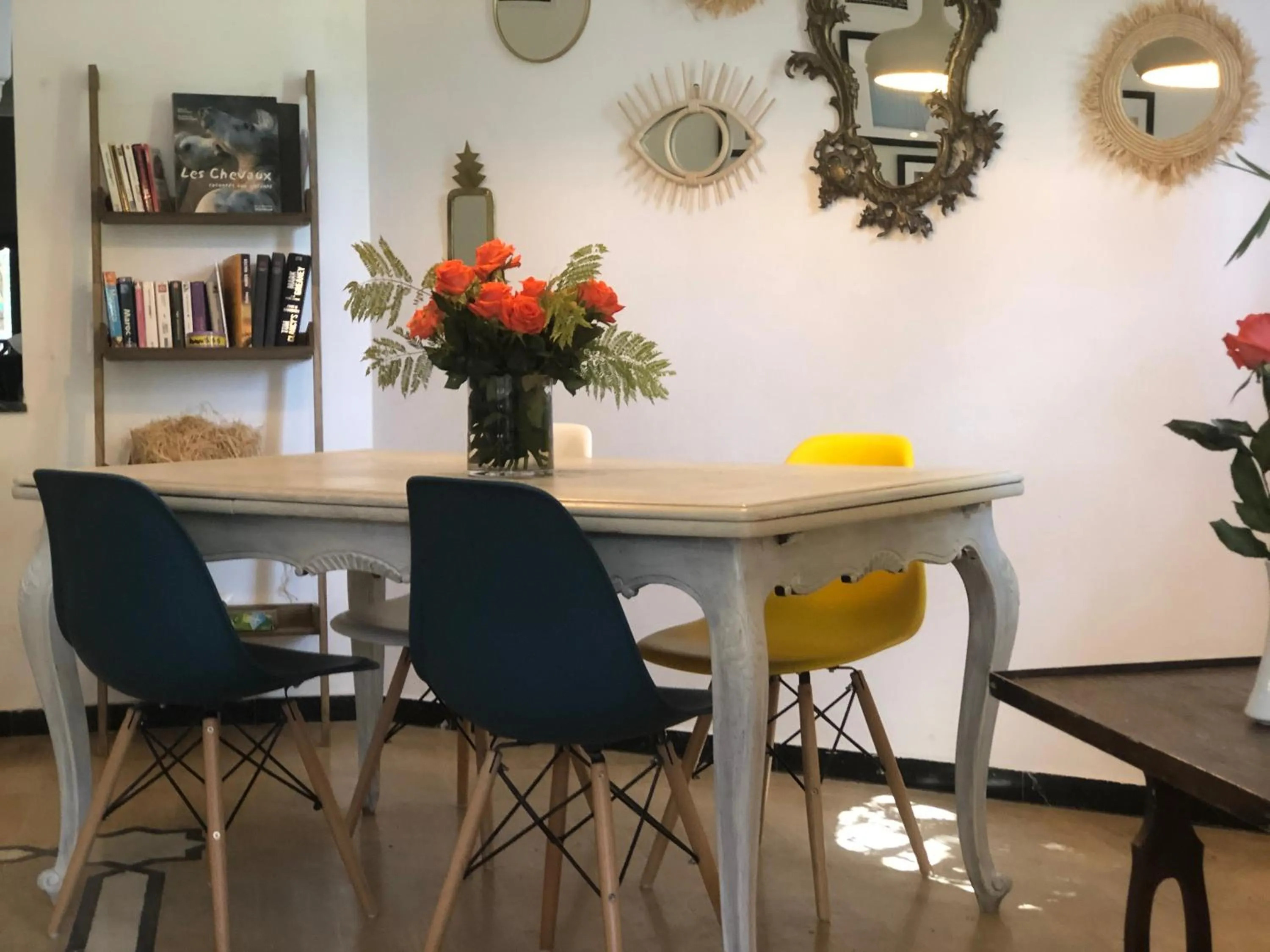 Property building in La Vie En Rose - Horses & Dogs House