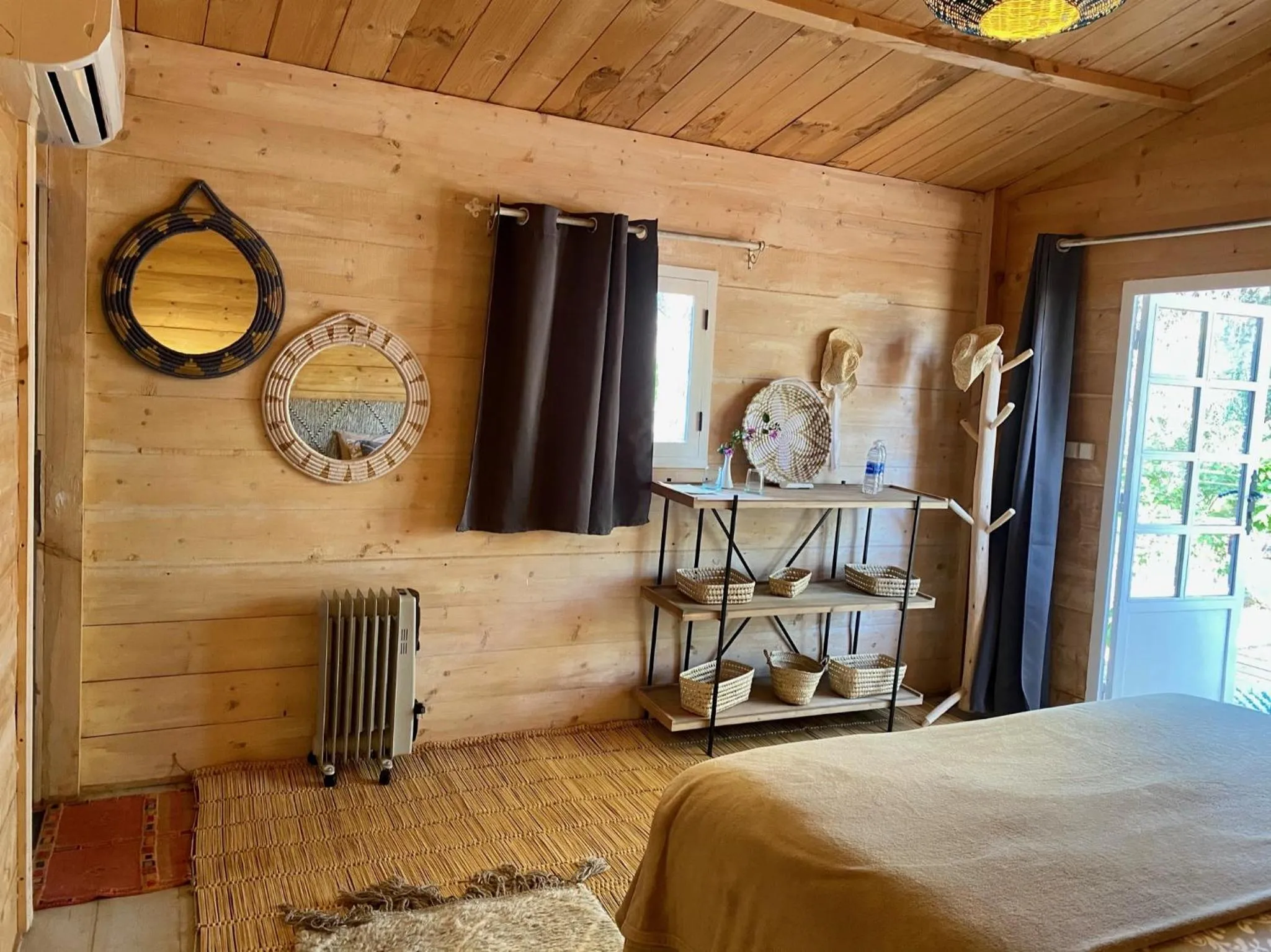 Activities, Bed in La Vie En Rose - Horses & Dogs House