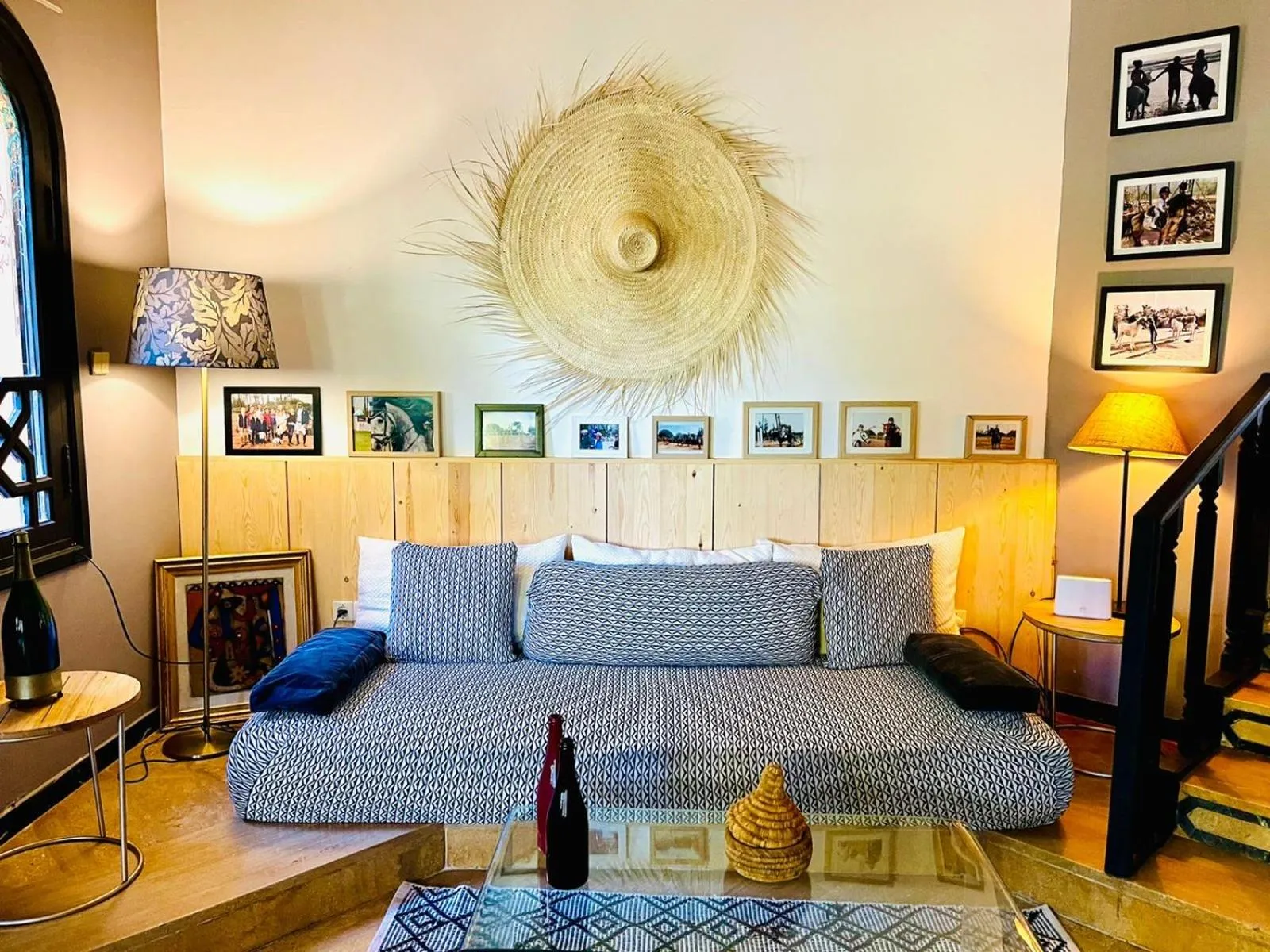 Communal lounge/ TV room in La Vie En Rose - Horses & Dogs House