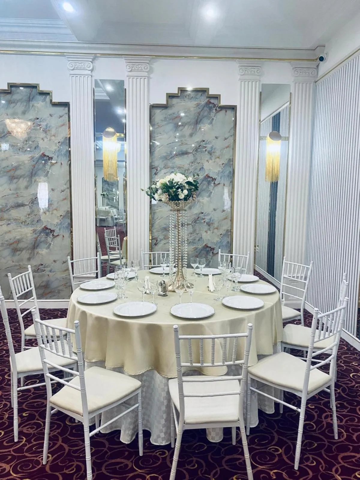 Restaurant/places to eat in Hostel Orhideea