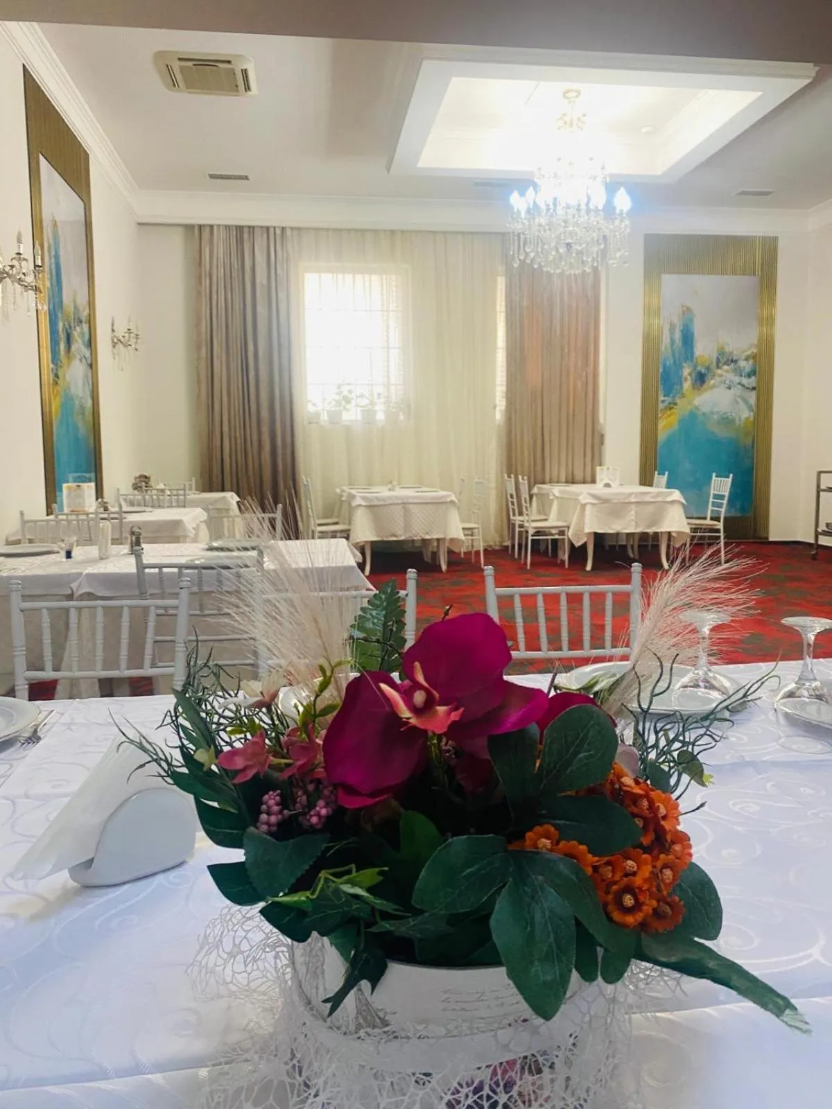 Restaurant/places to eat, Bed in Hostel Orhideea