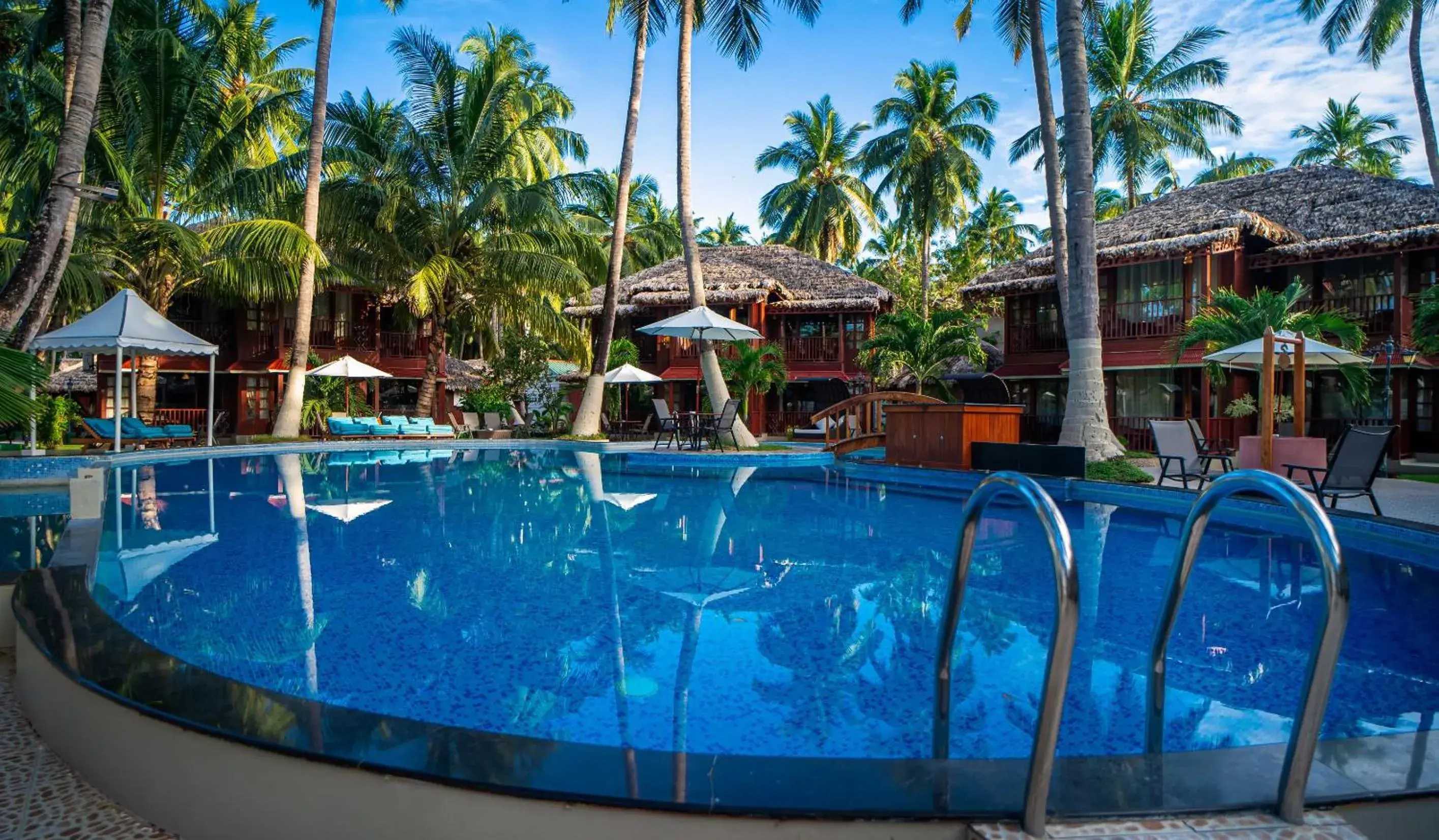 Swimming pool in Coral Reef Resort & Spa, Havelock Swimming pool in Coral Reef Resort & Spa, Havelock