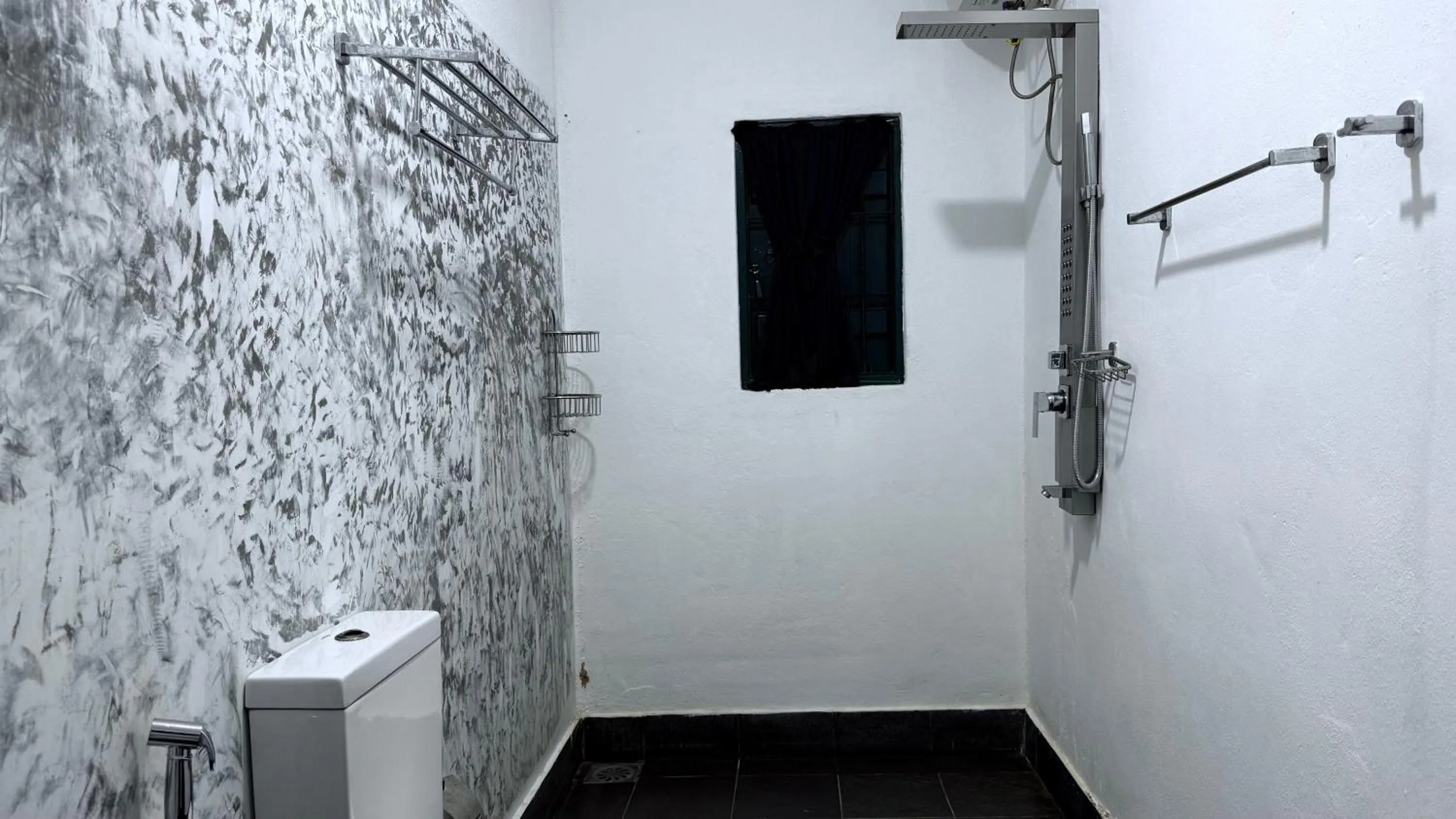 Shower in The Cove Pasikuda - Eco Resort