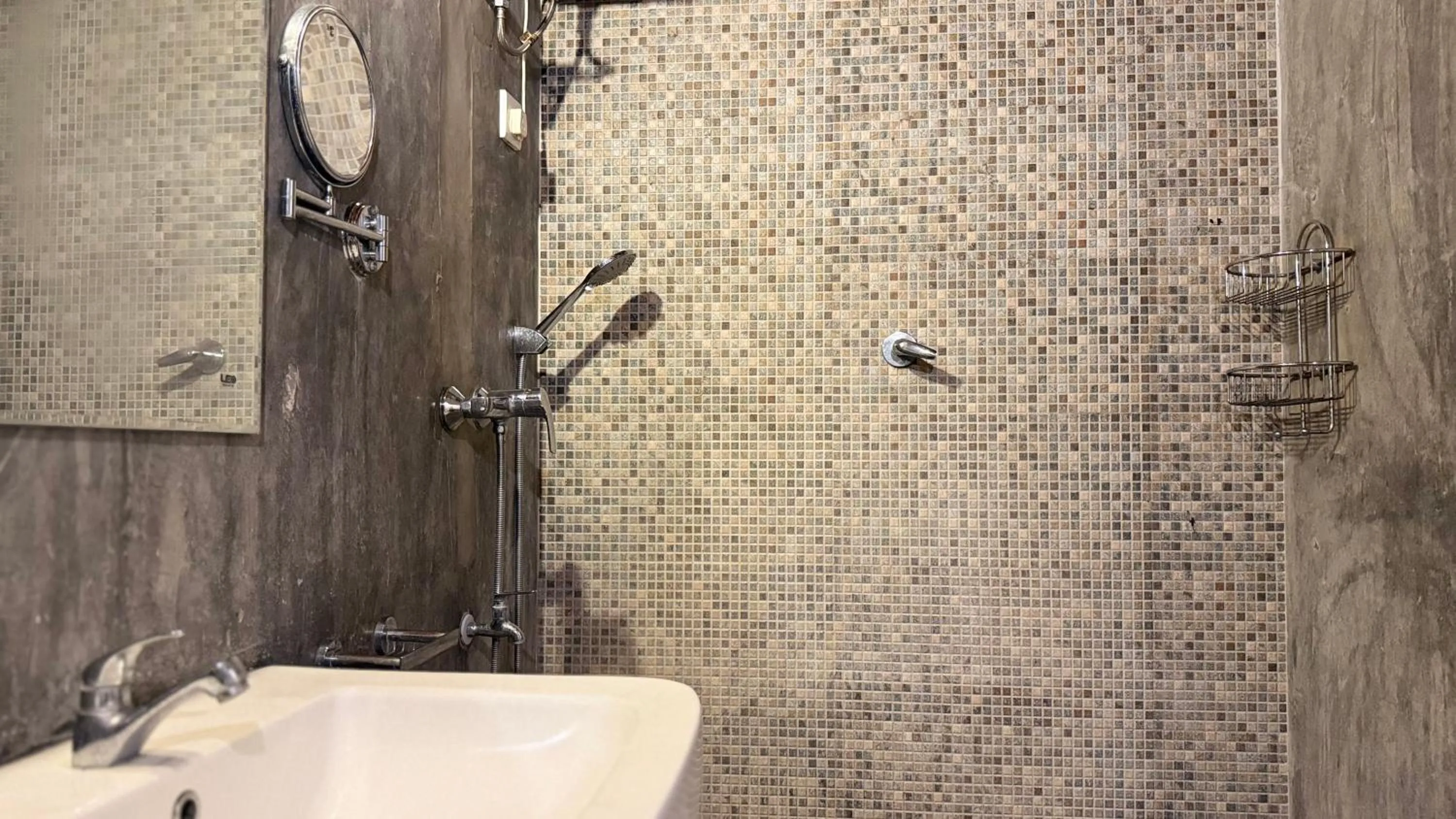 Shower in The Cove Pasikuda - Eco Resort