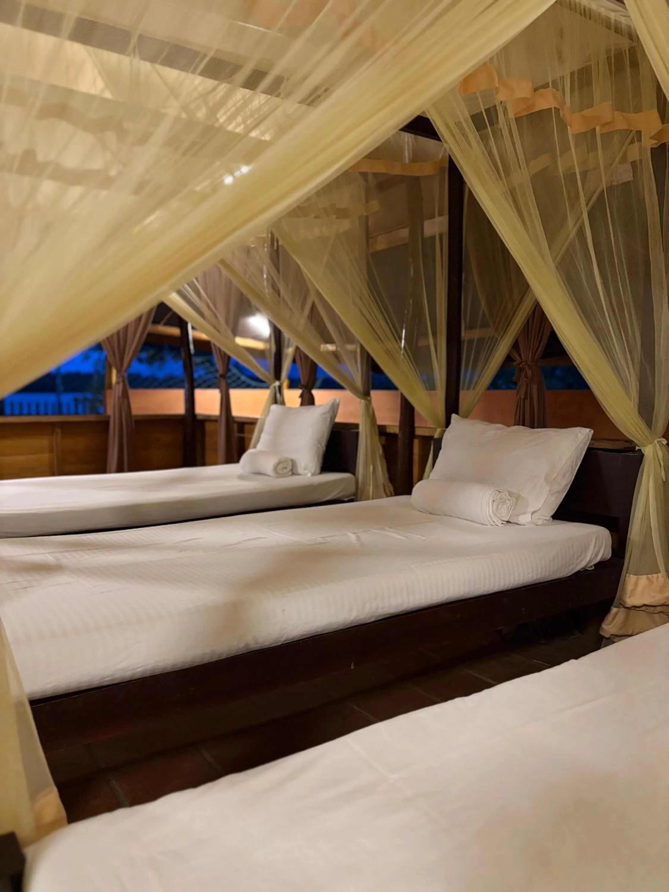 Bed in The Cove Pasikuda - Eco Resort