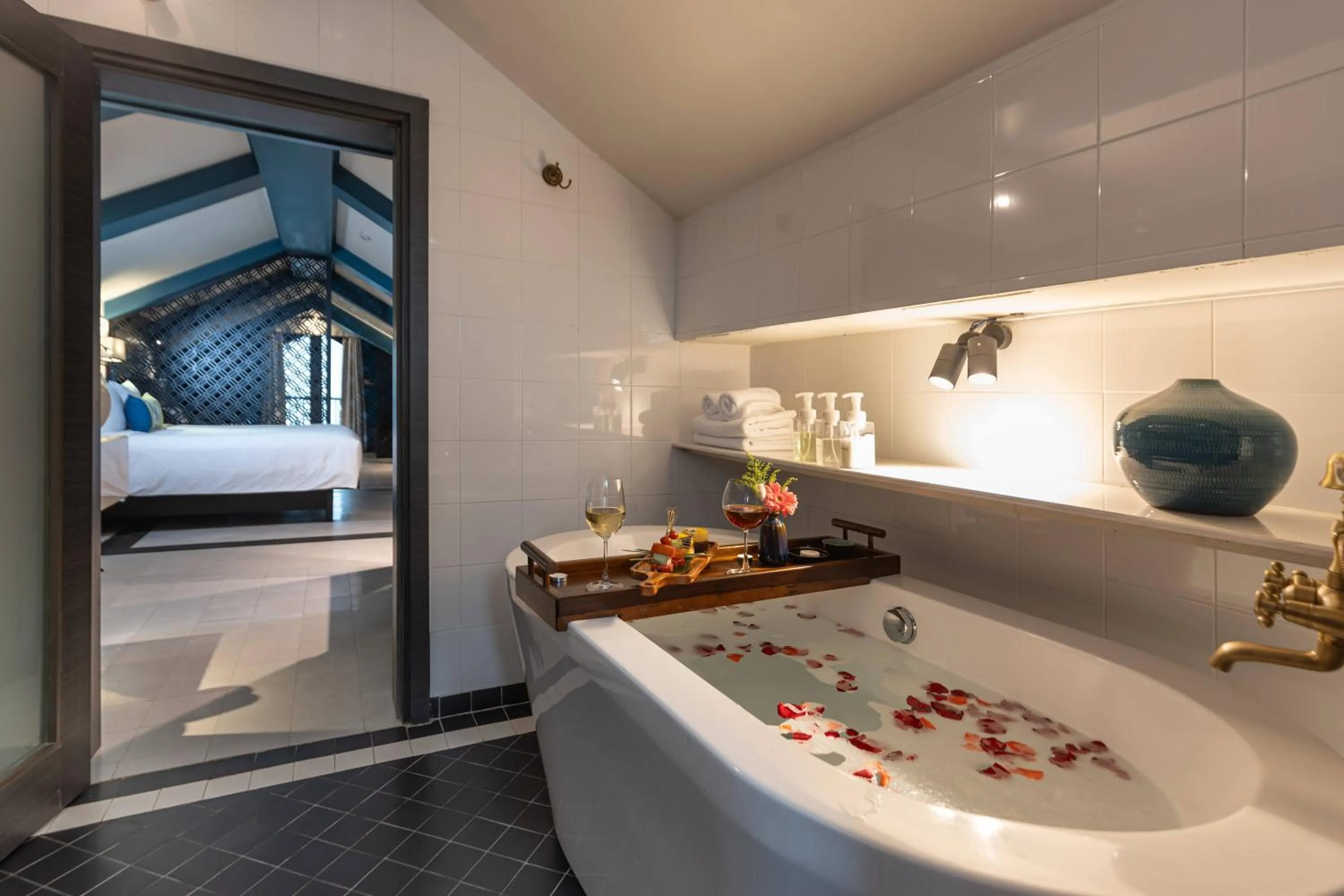 Bathroom, Bed in Maison Vy Hotel Hội An