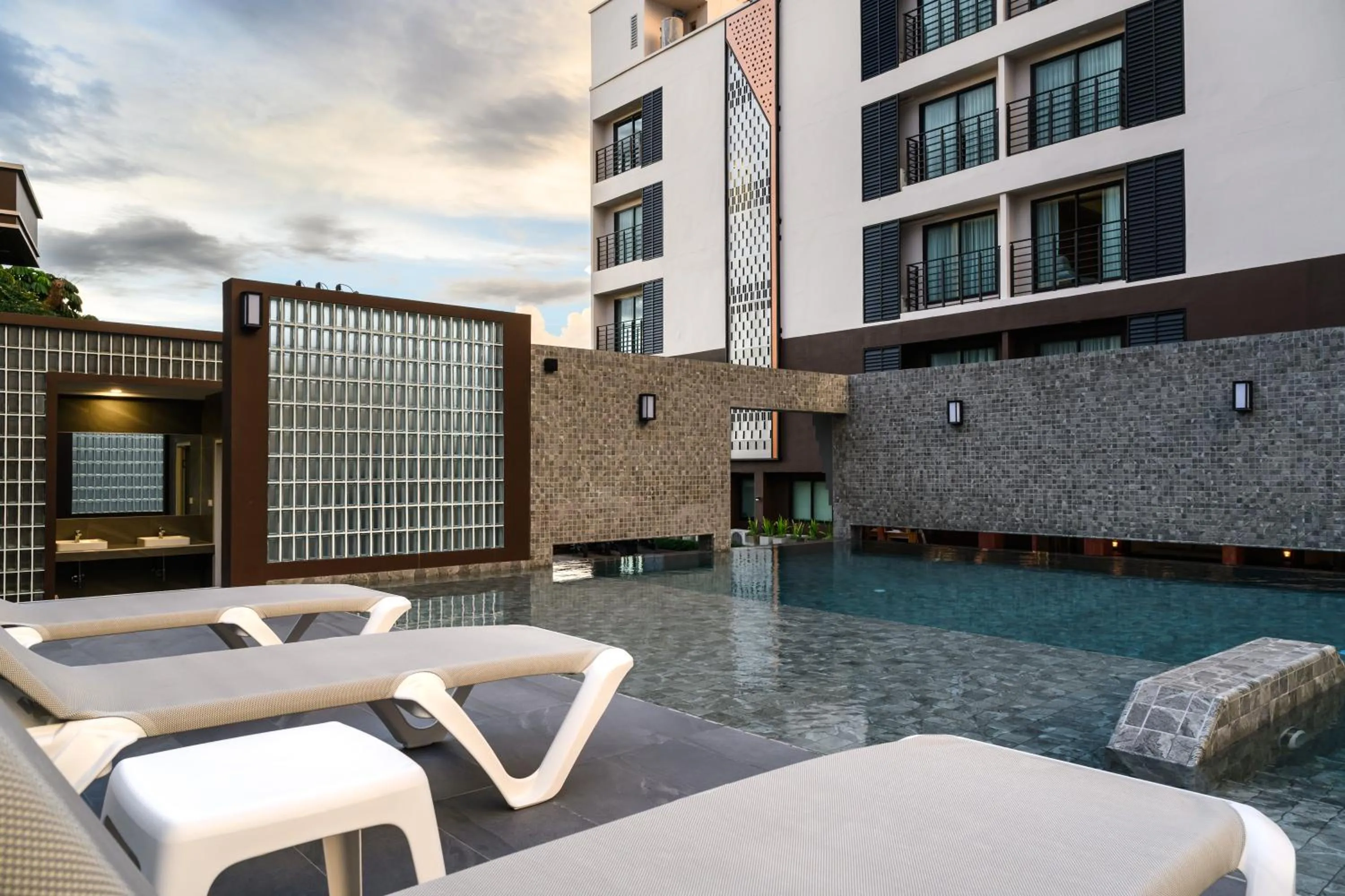 Swimming pool in Wangkaew Hotel, Phitsanulok