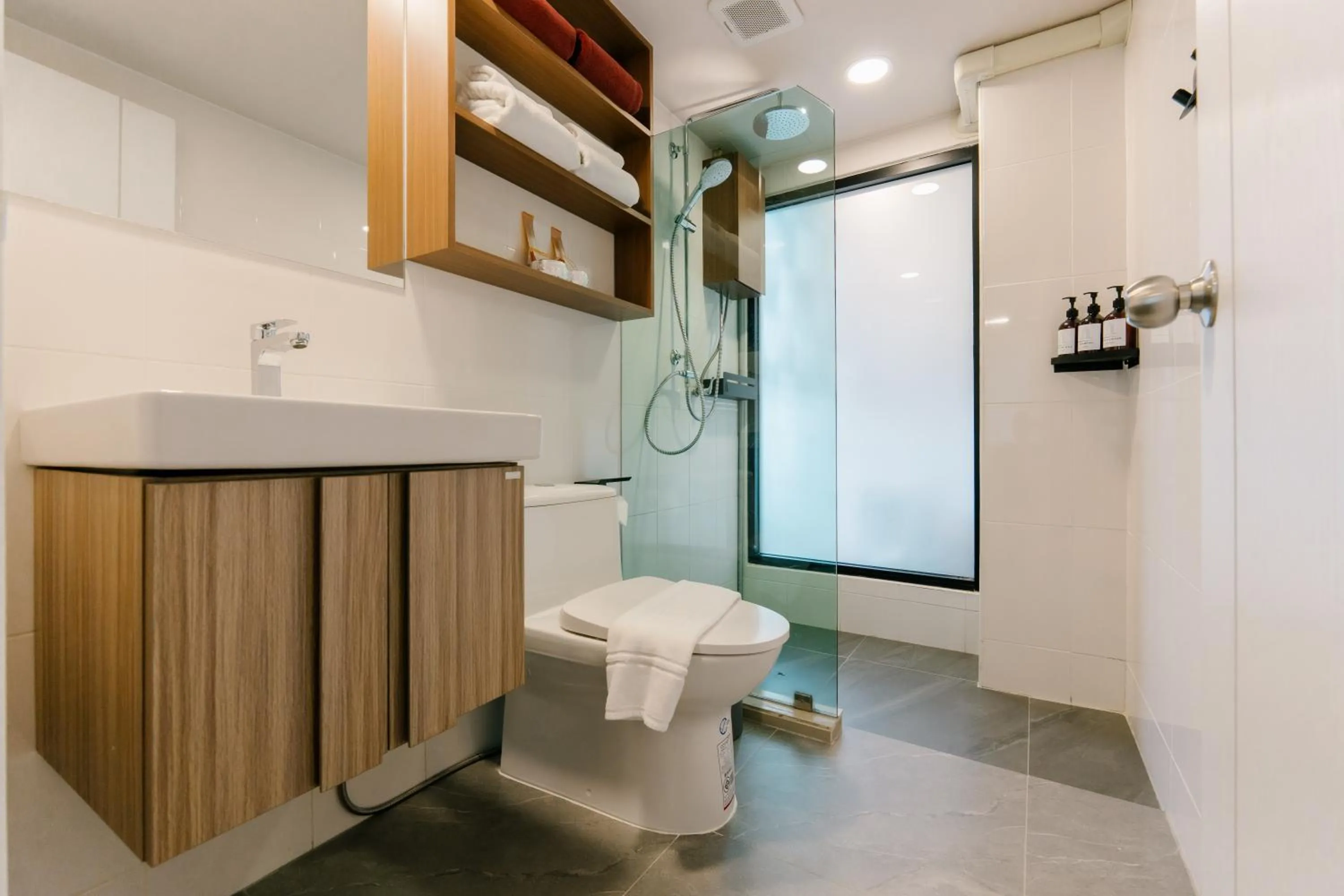 Toilet in Wangkaew Hotel, Phitsanulok