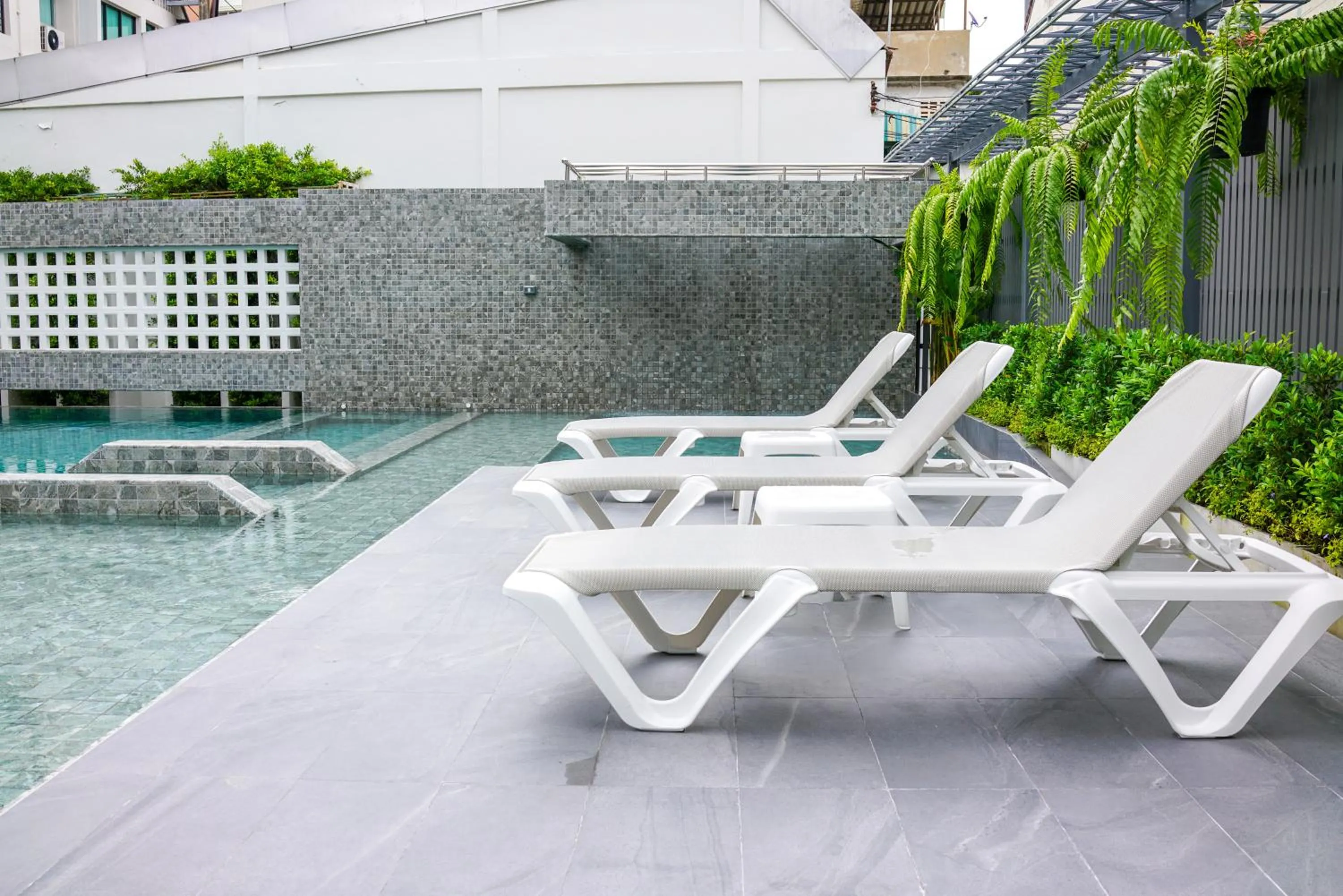 Swimming pool in Wangkaew Hotel, Phitsanulok